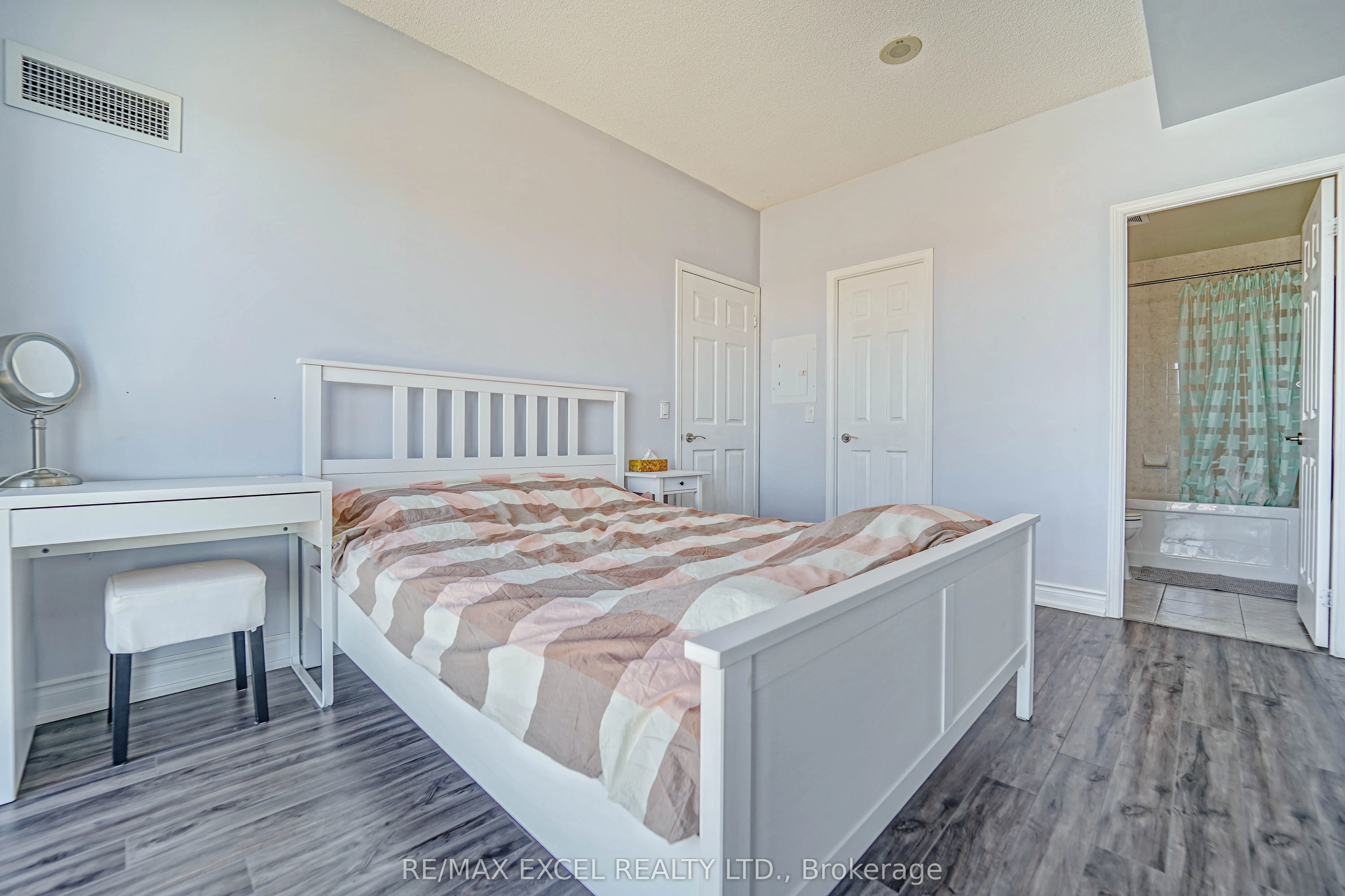 339 Rathburn Road W, #1905