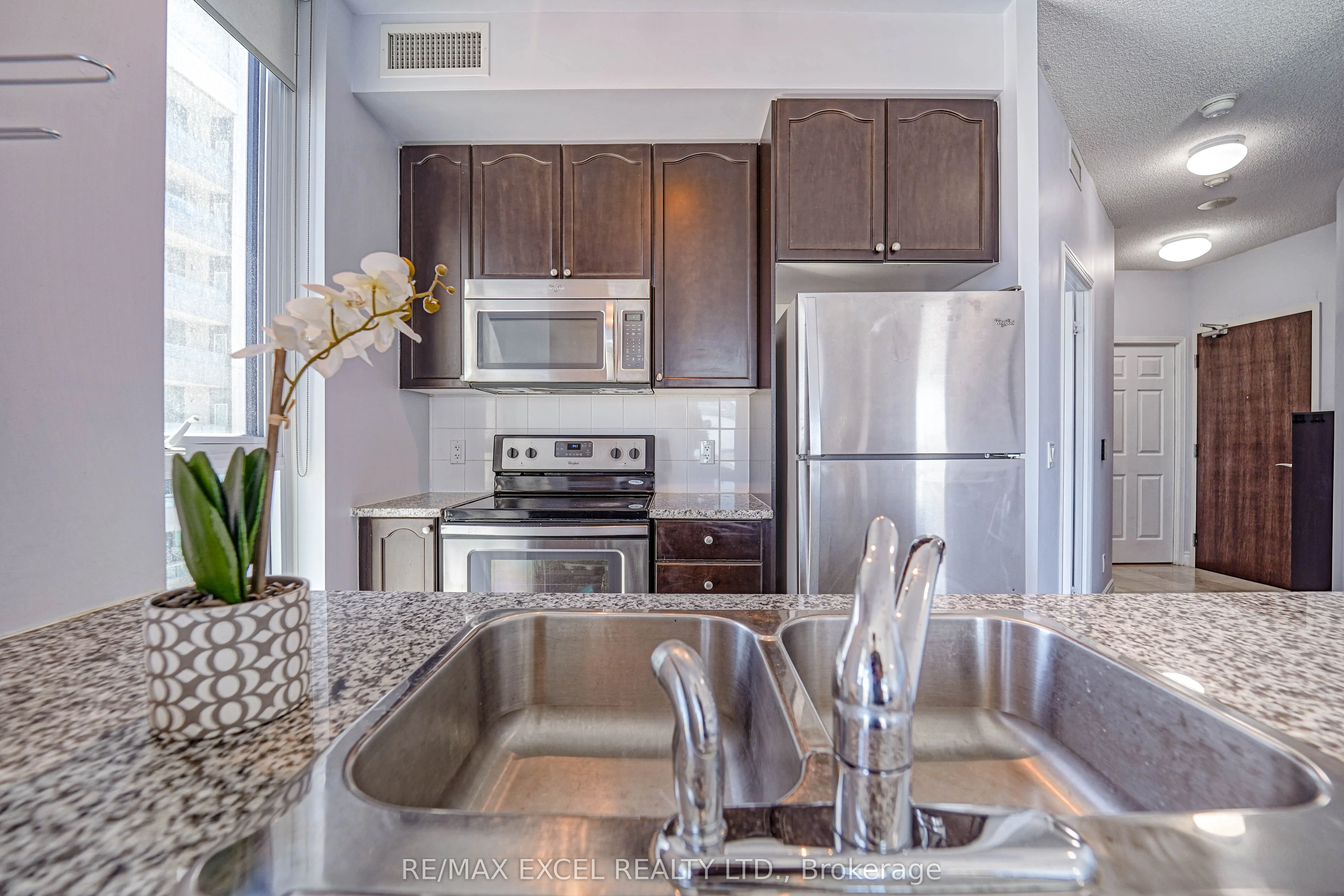339 Rathburn Road W, #1905
