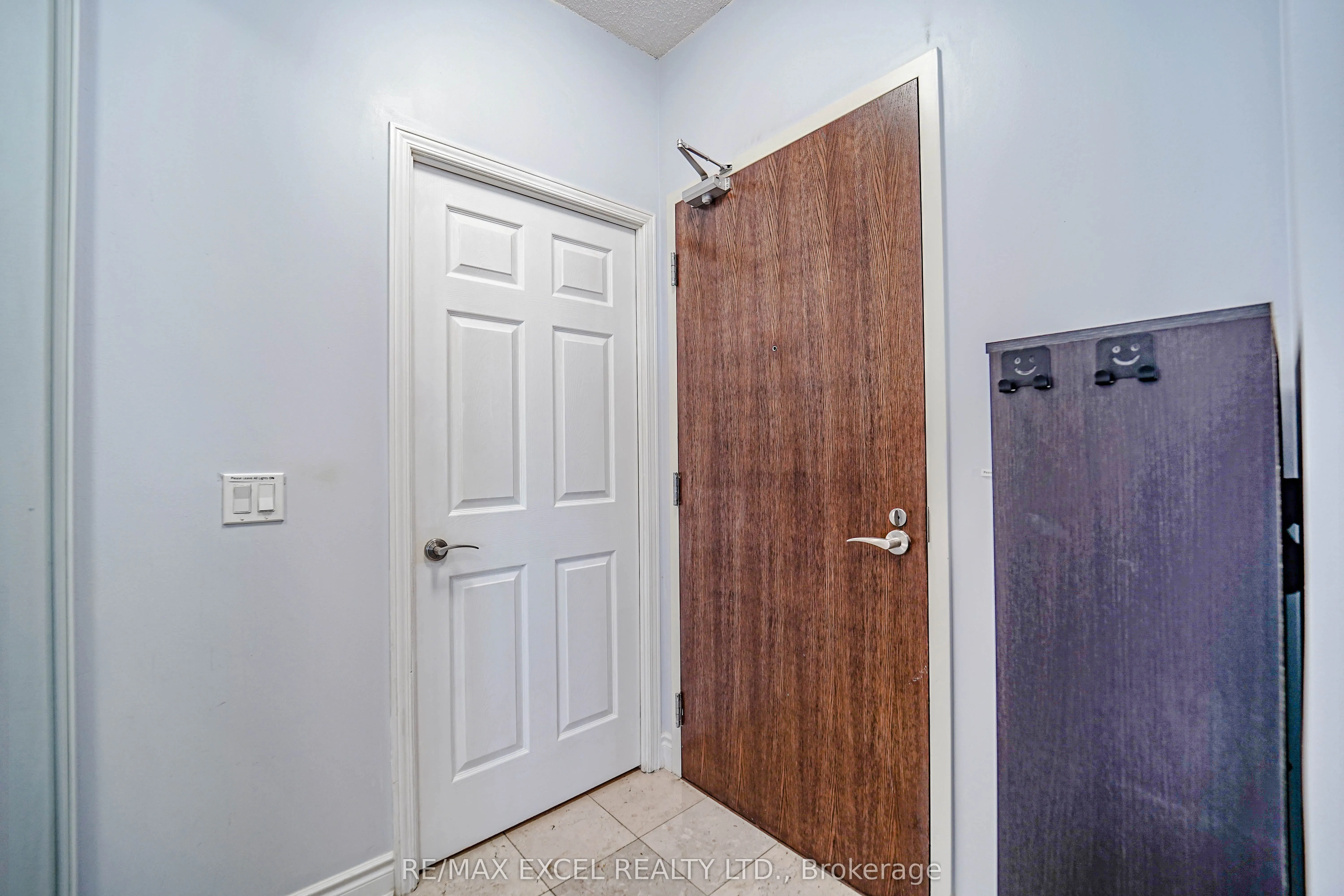 339 Rathburn Road W, #1905