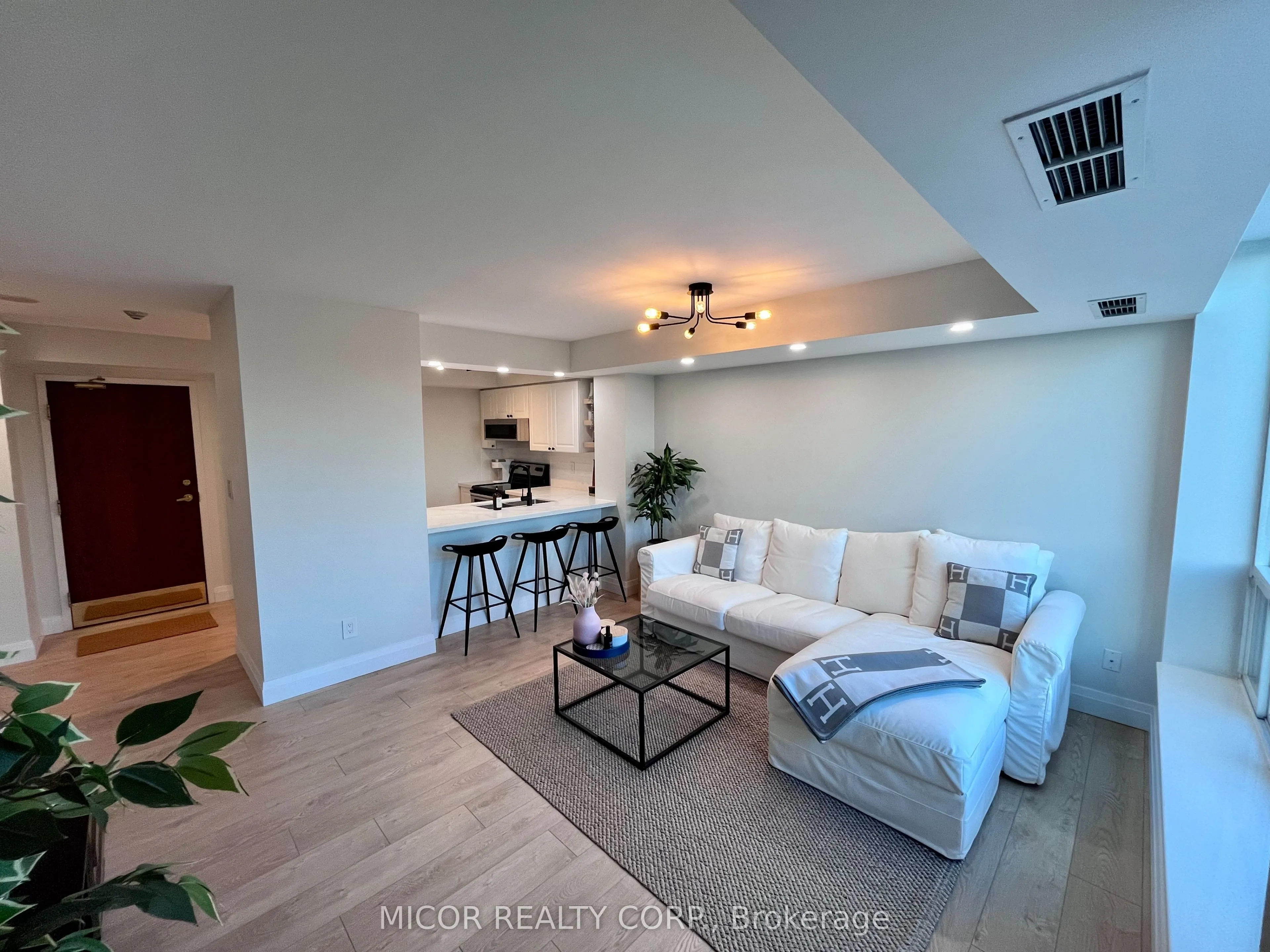 190 Manitoba Street, #1002