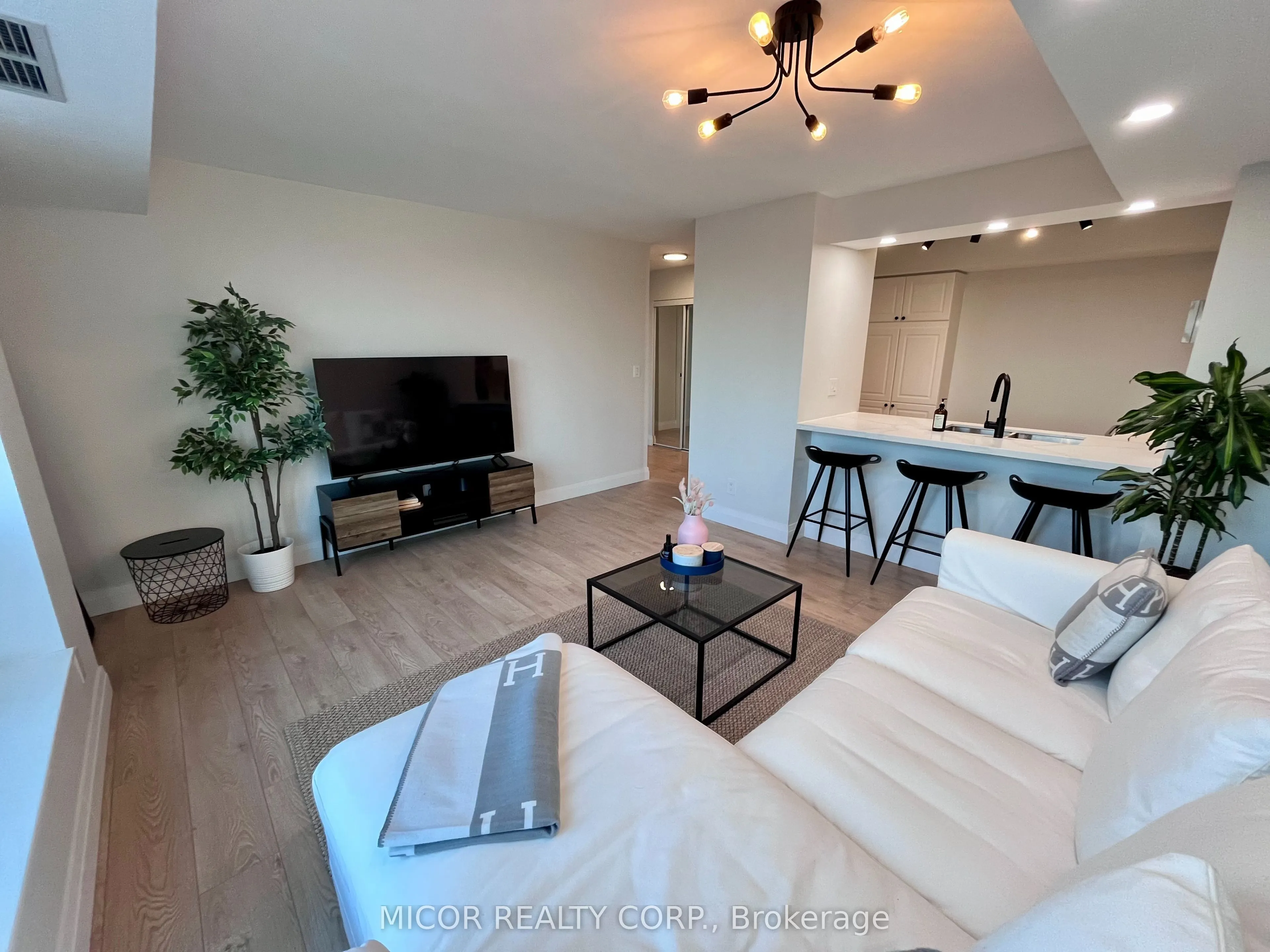 190 Manitoba Street, #1002
