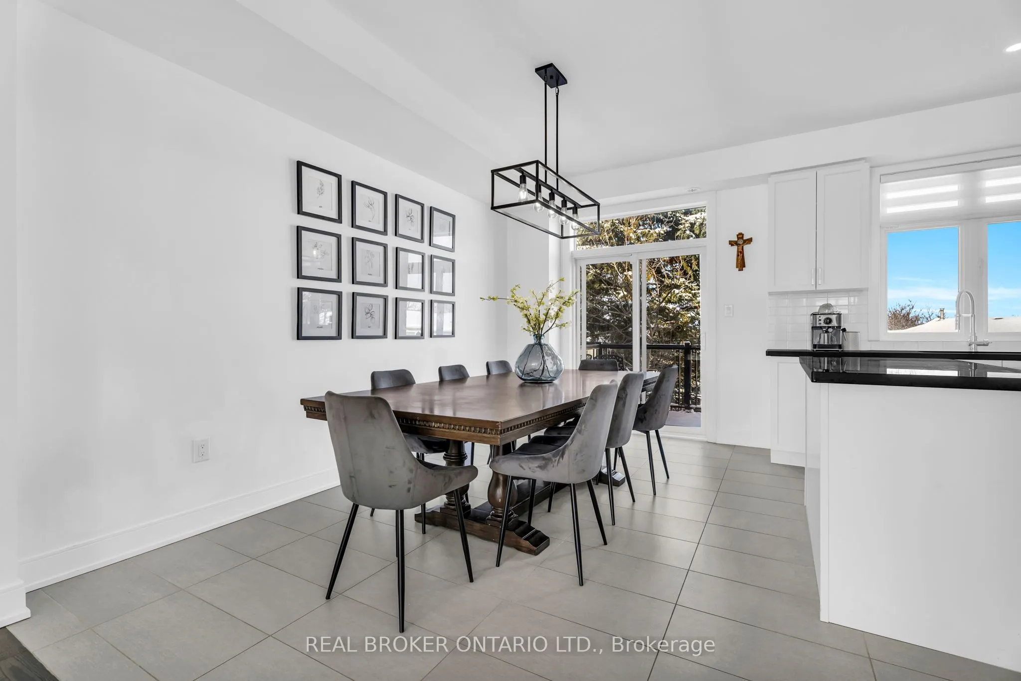 8 Whitehorn Lane
