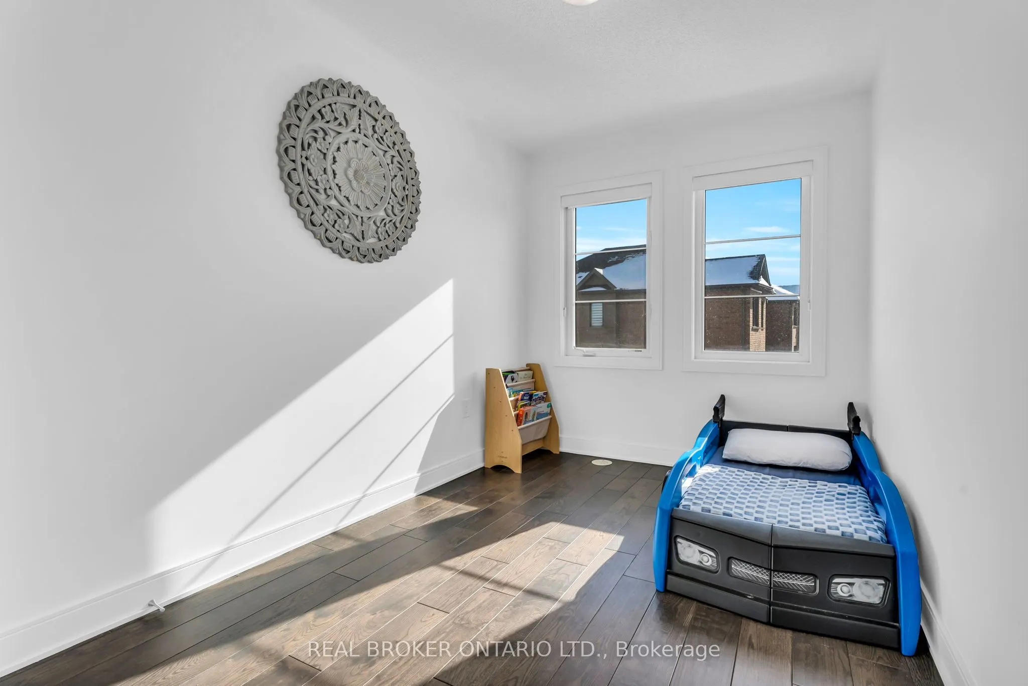 8 Whitehorn Lane