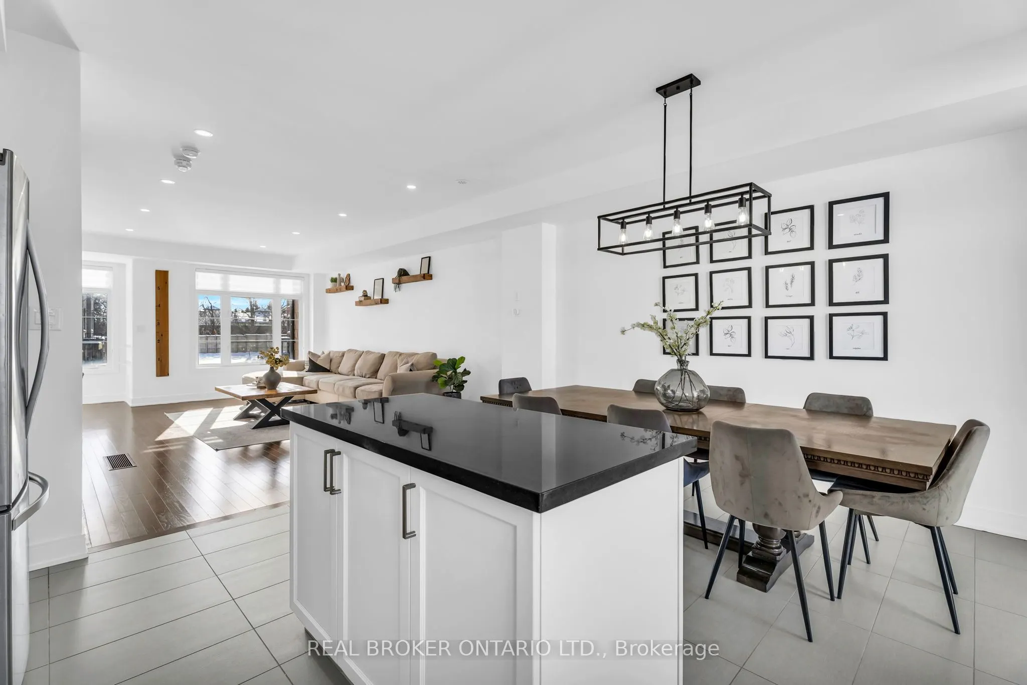 8 Whitehorn Lane