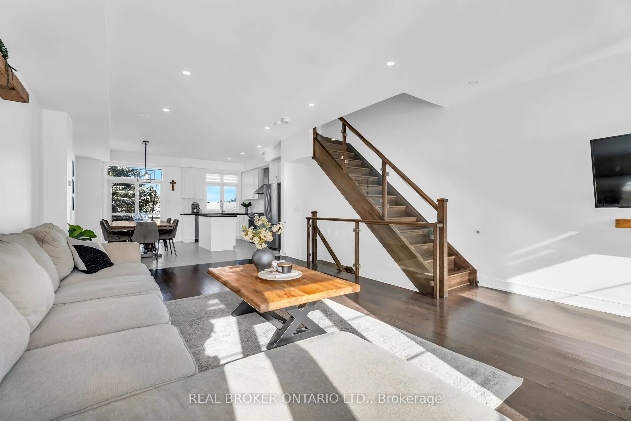 8 Whitehorn Lane