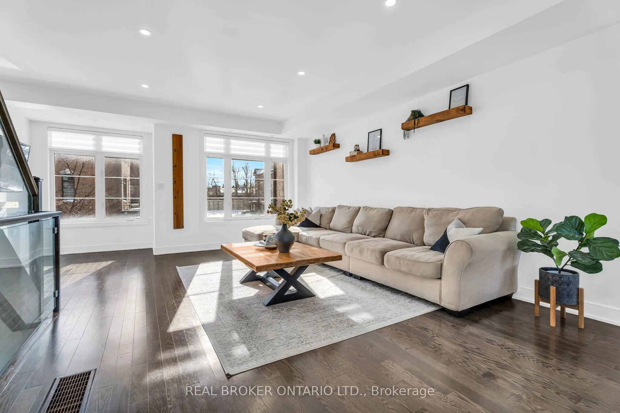 8 Whitehorn Lane