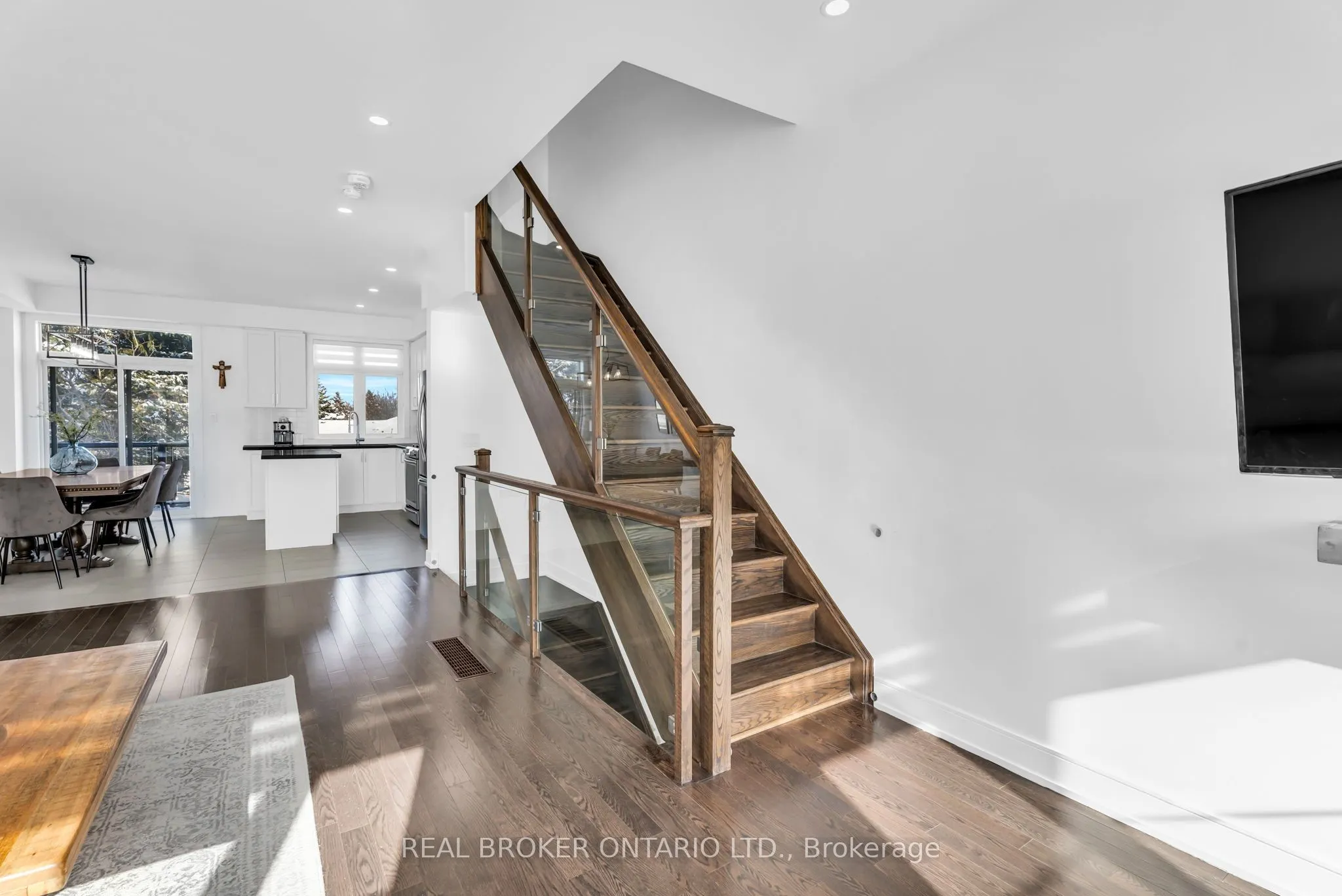 8 Whitehorn Lane