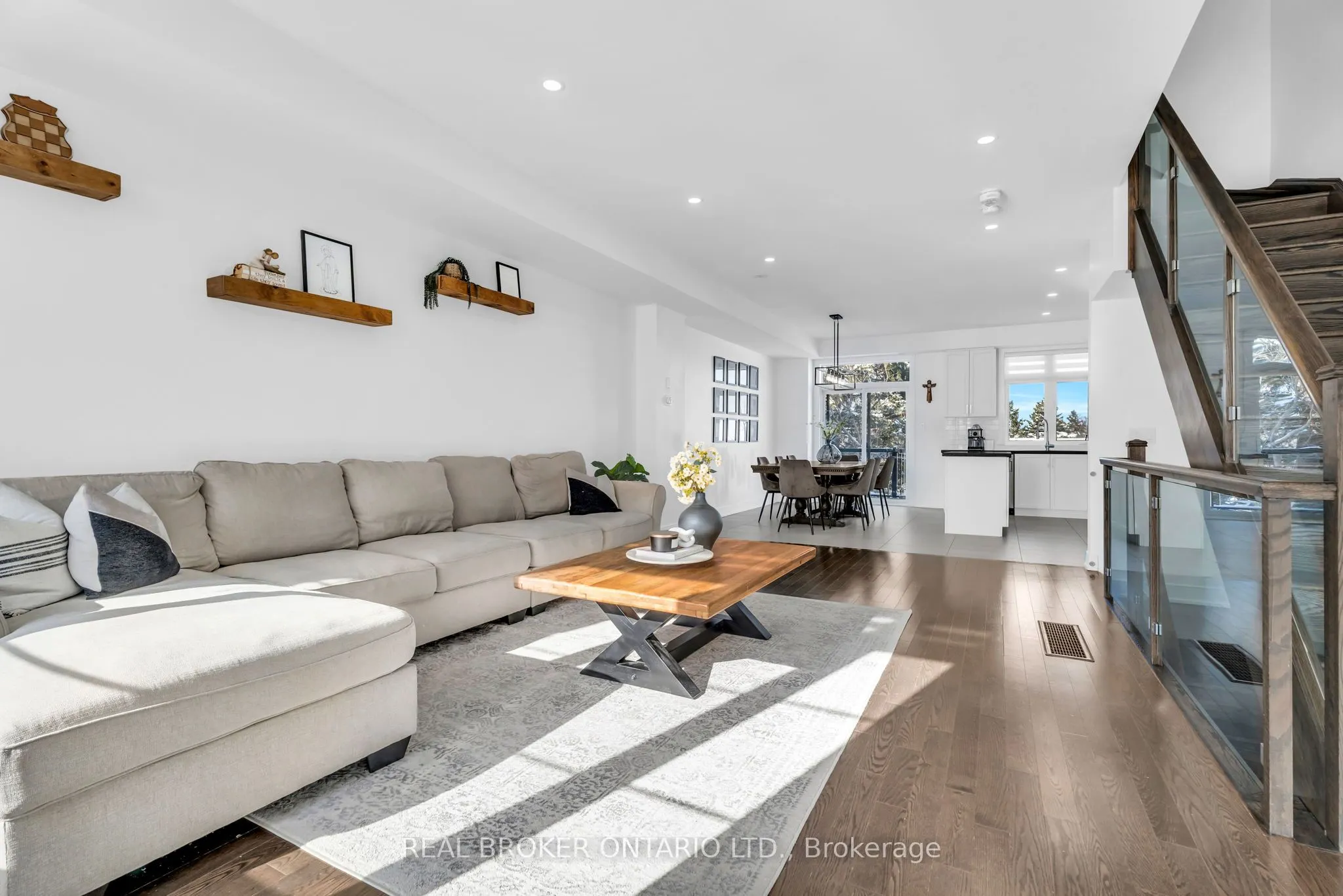8 Whitehorn Lane