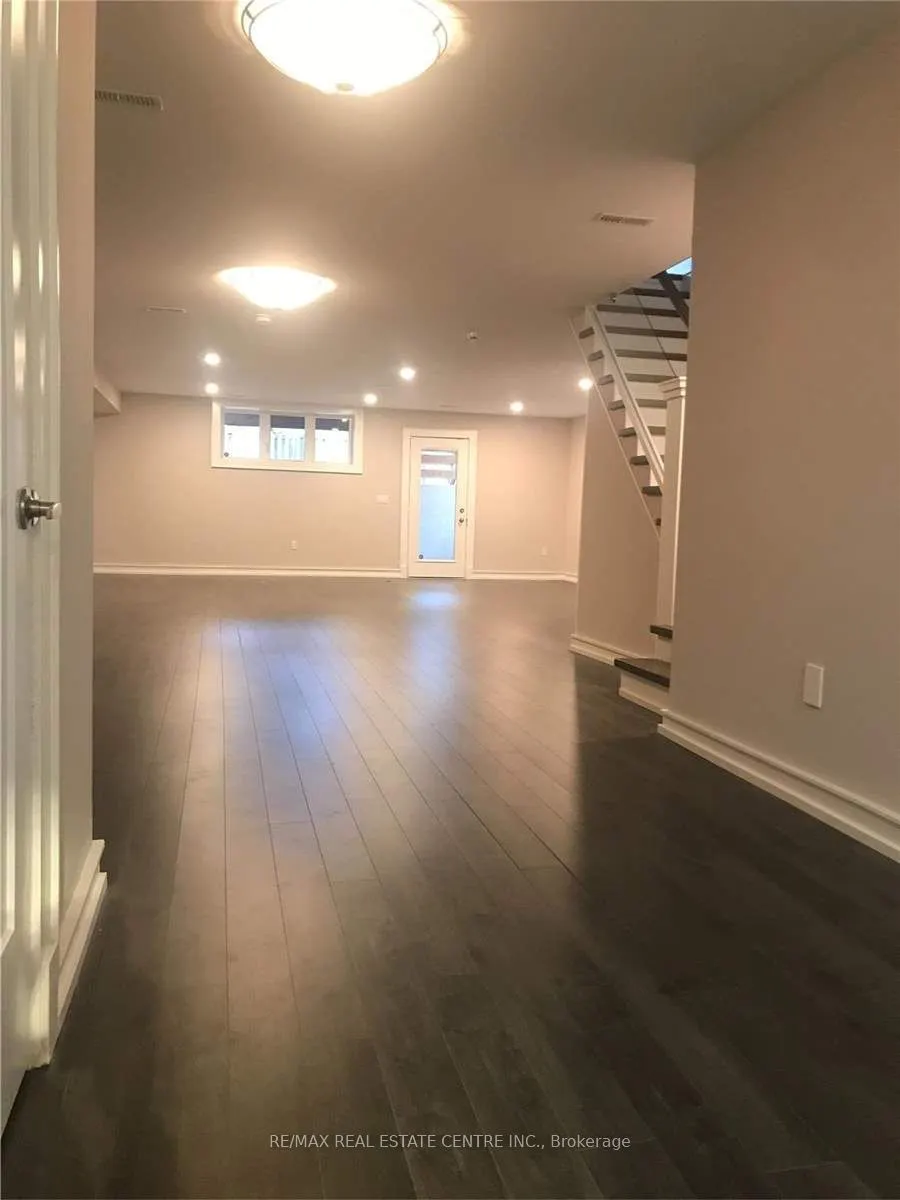 130 Lake Crescent