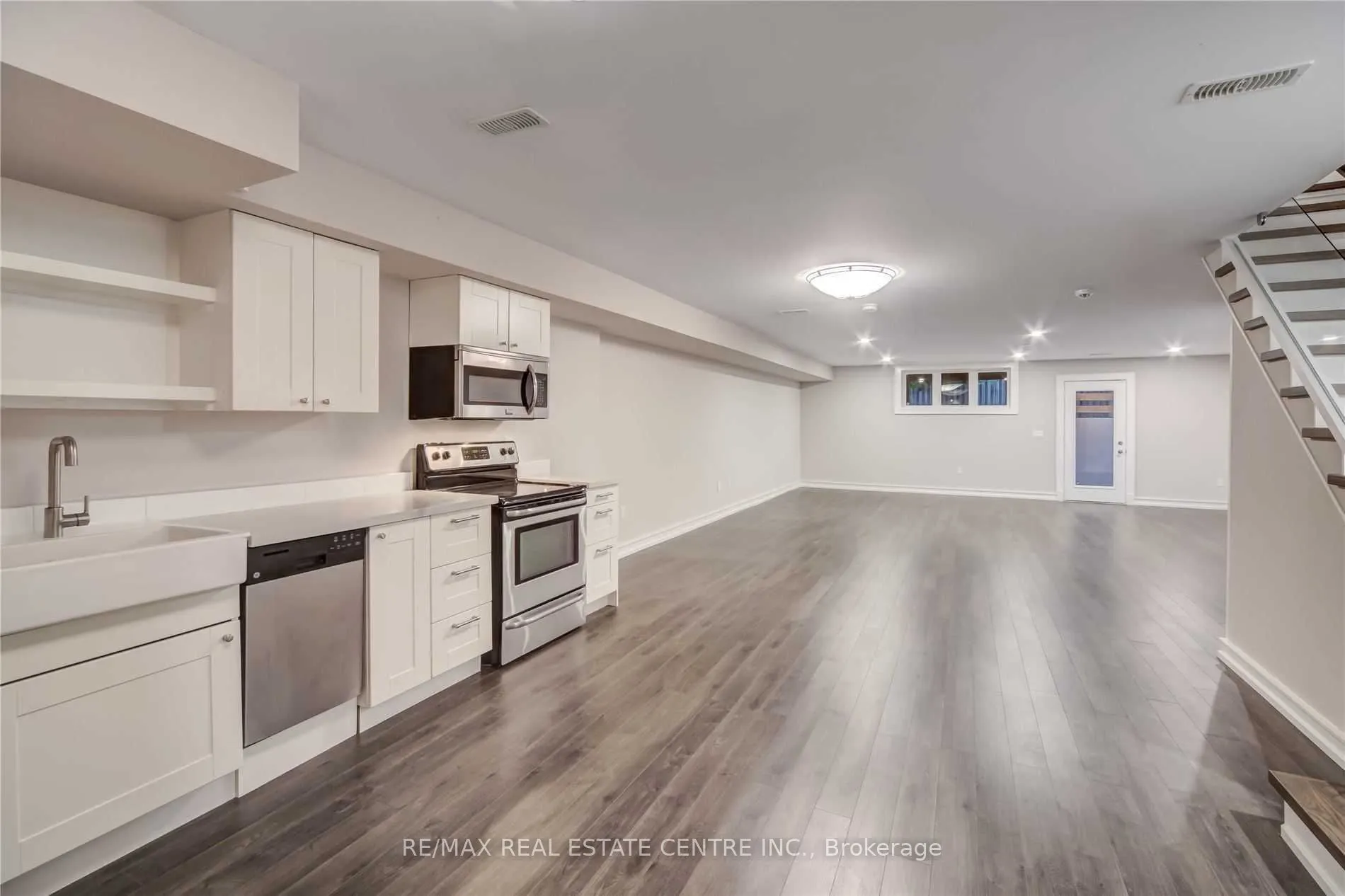 130 Lake Crescent