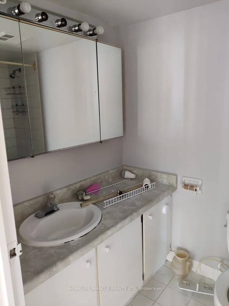 3700 Kaneff Crescent, #1602