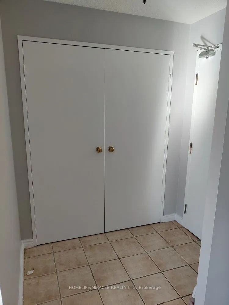 3700 Kaneff Crescent, #1602