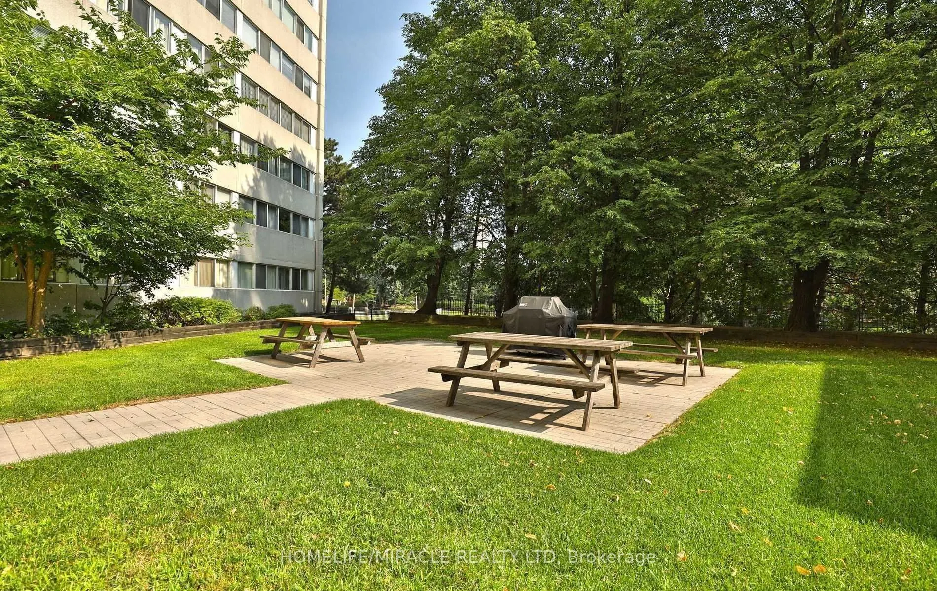 3700 Kaneff Crescent, #1602
