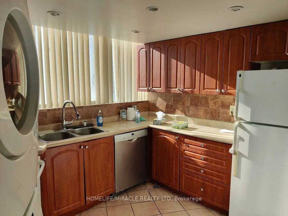 3700 Kaneff Crescent, #1602