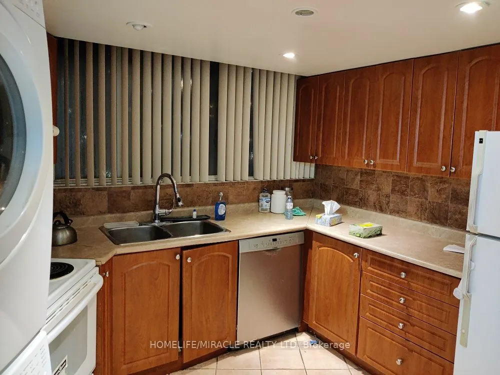 3700 Kaneff Crescent, #1602
