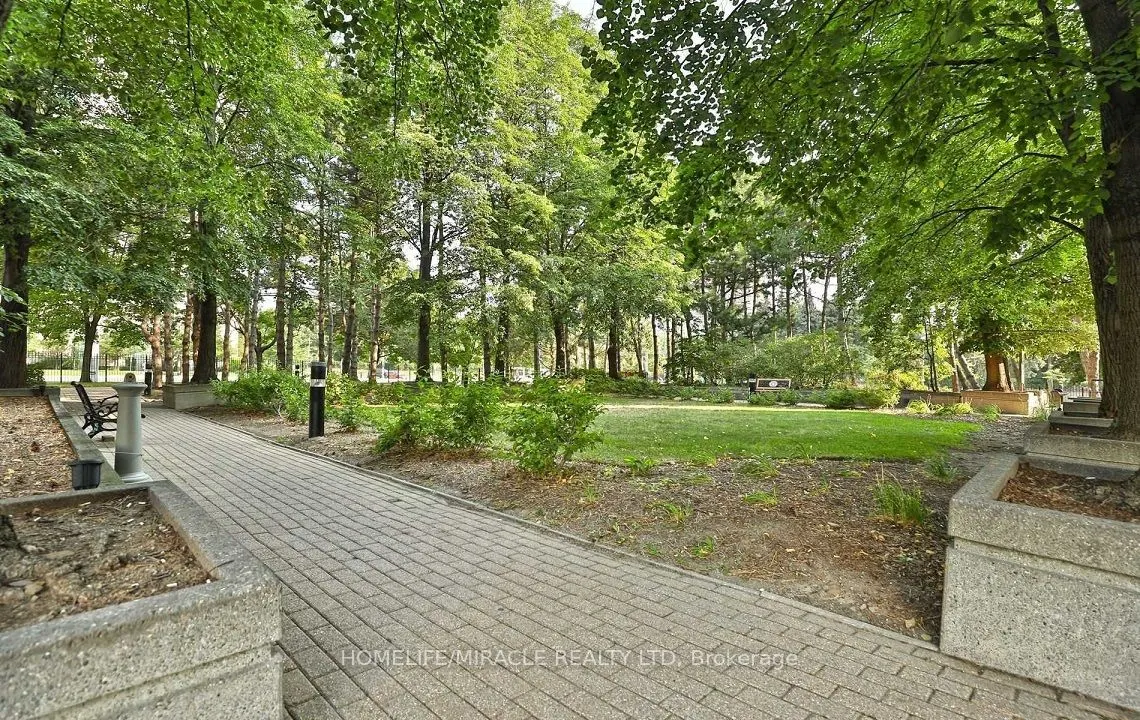 3700 Kaneff Crescent, #1602