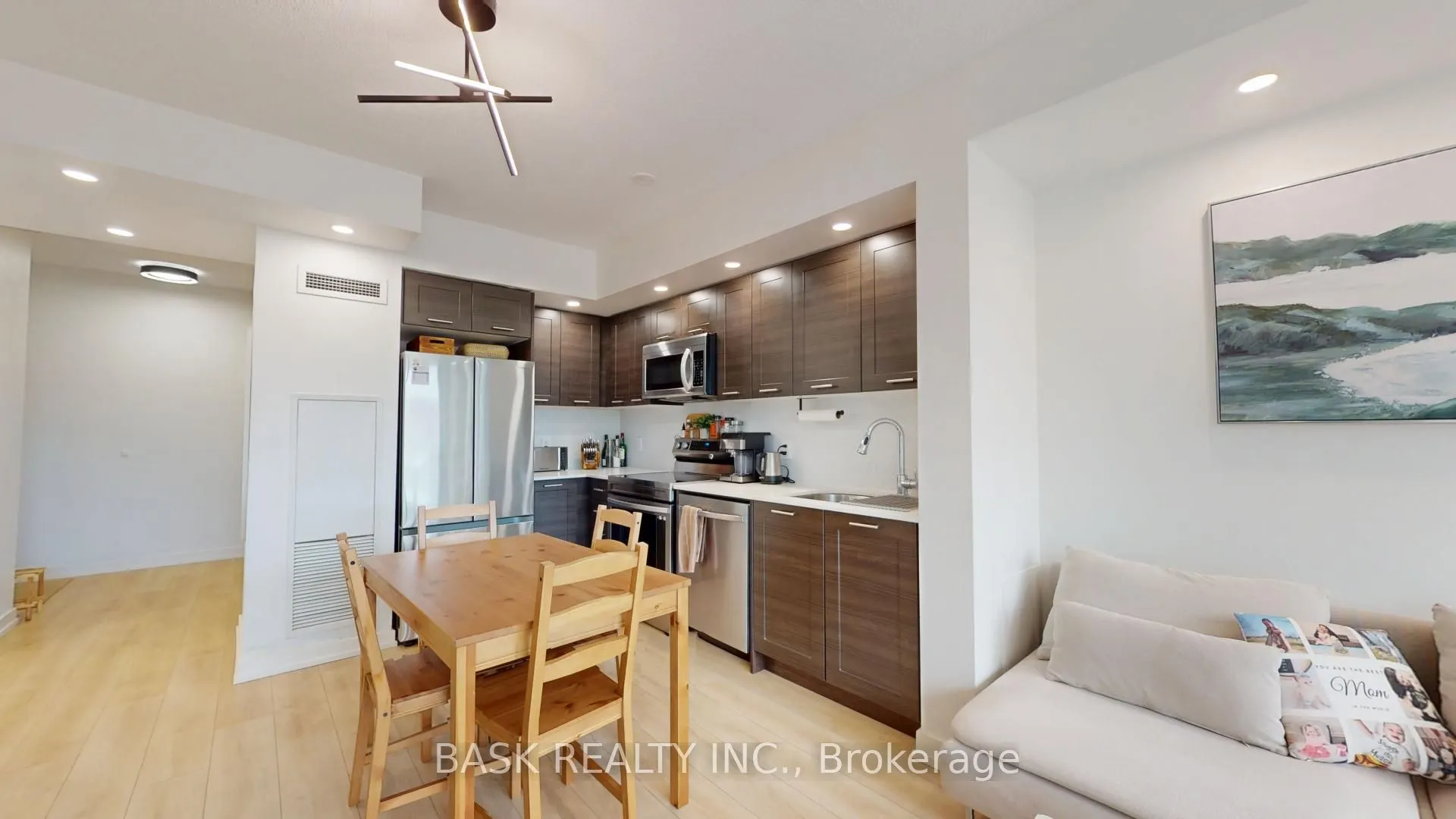 2220 Lake Shore Boulevard W, #406