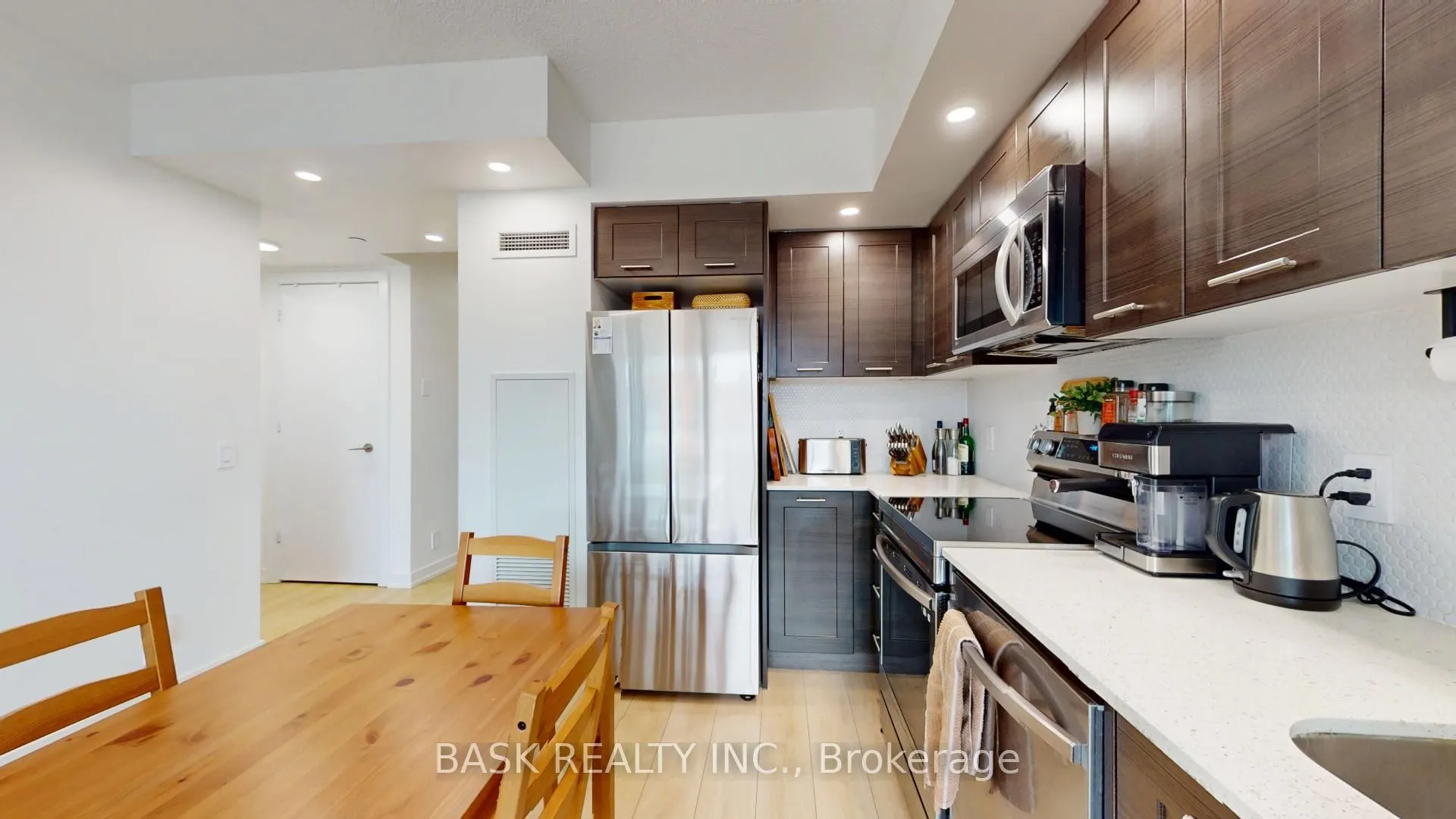 2220 Lake Shore Boulevard W, #406