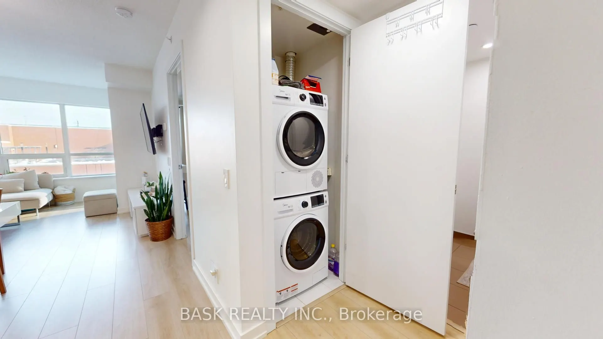 2220 Lake Shore Boulevard W, #406