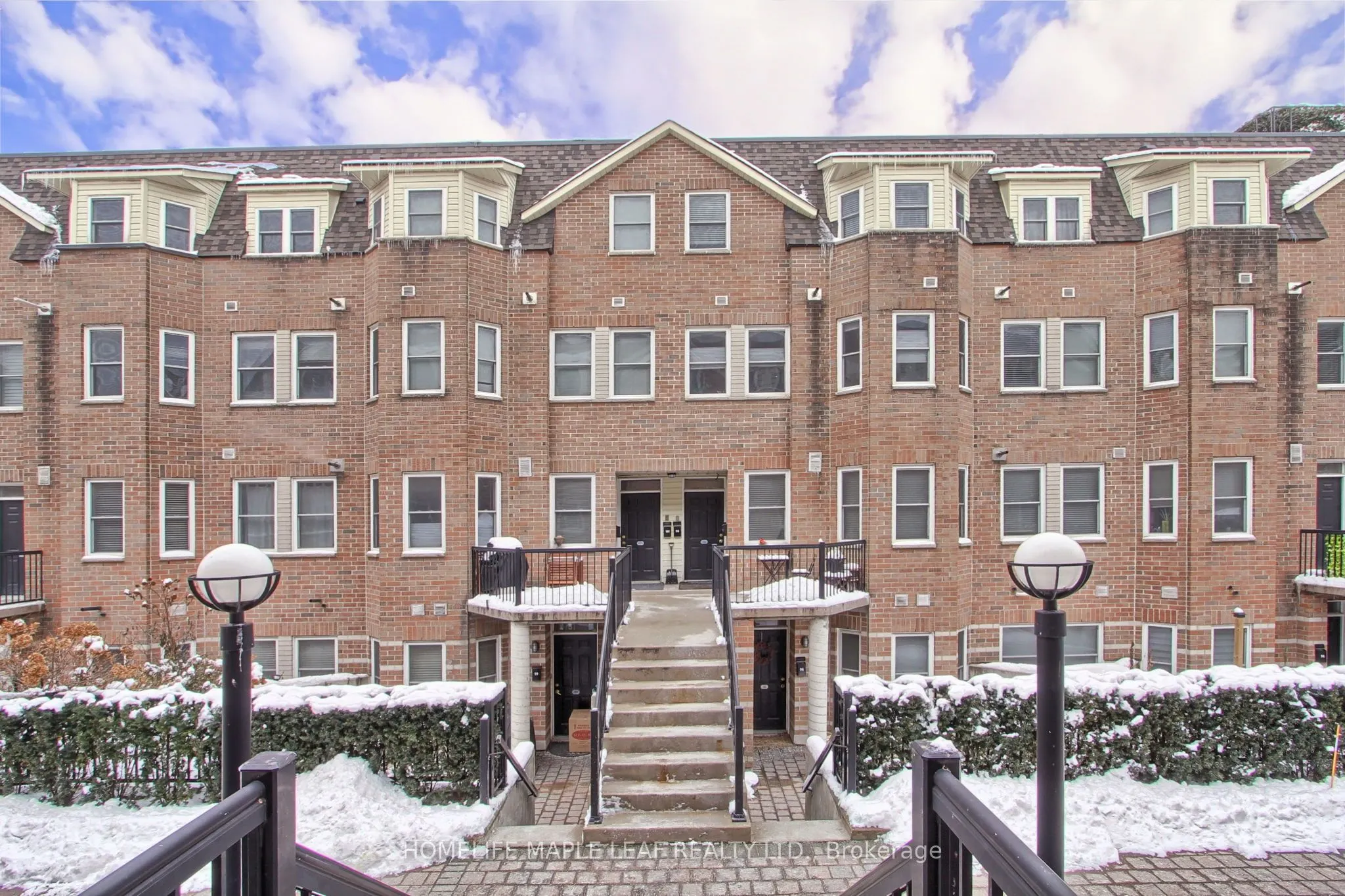 760 LAWRENCE AVE Avenue W, #98