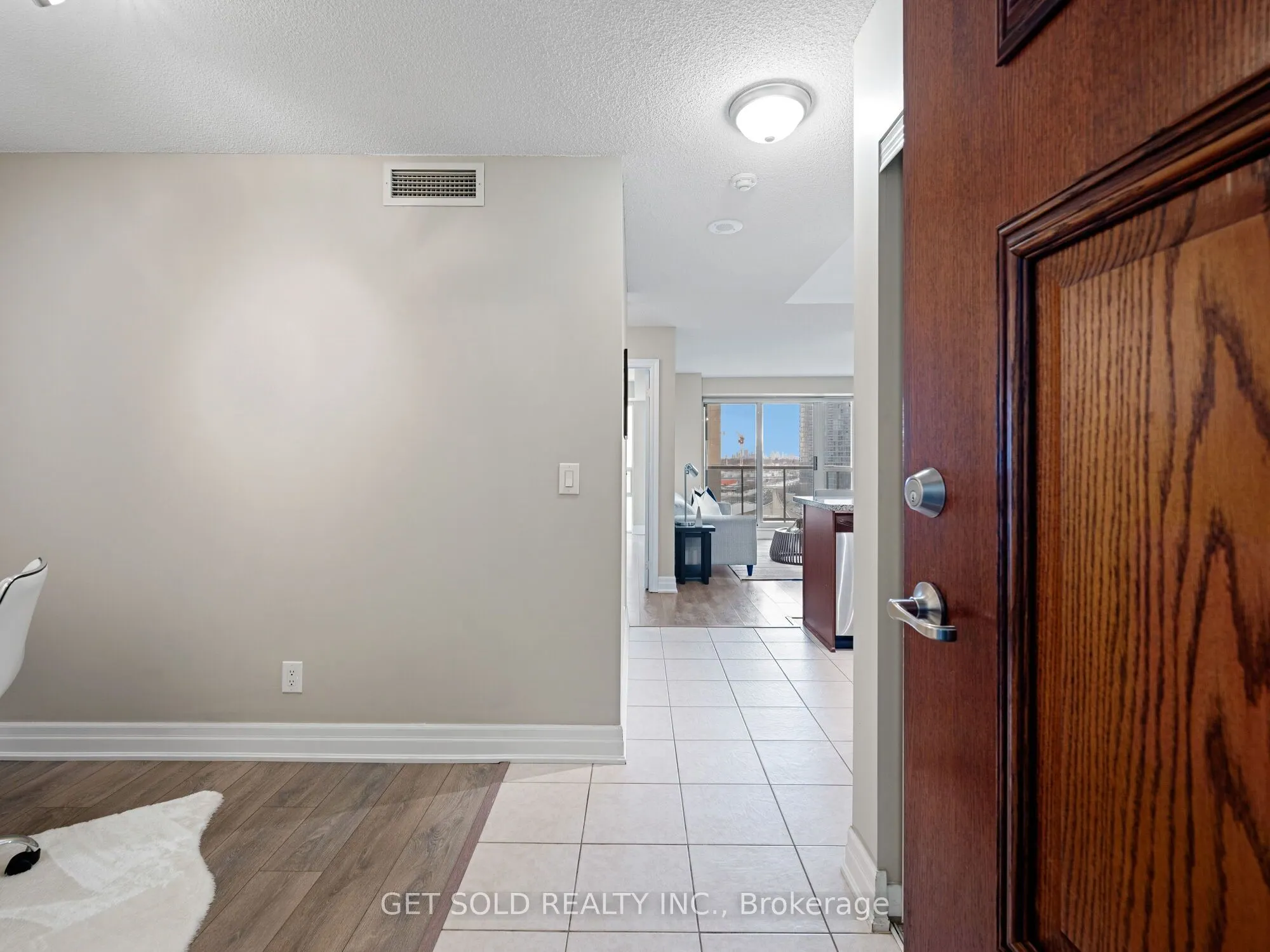 5 Michael Power Place, #906