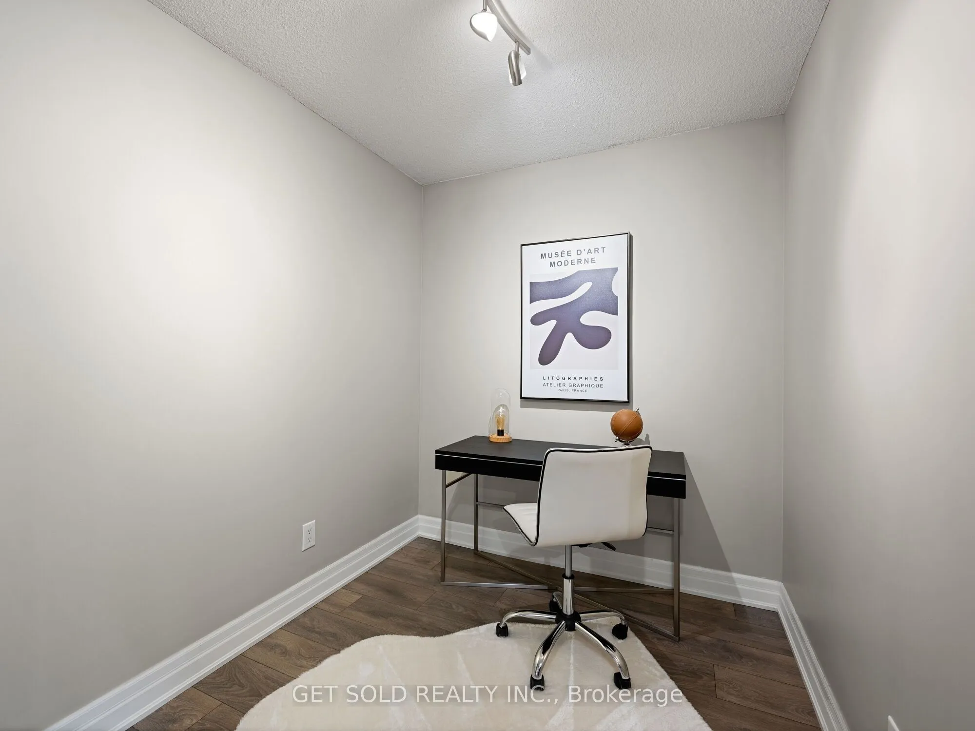 5 Michael Power Place, #906