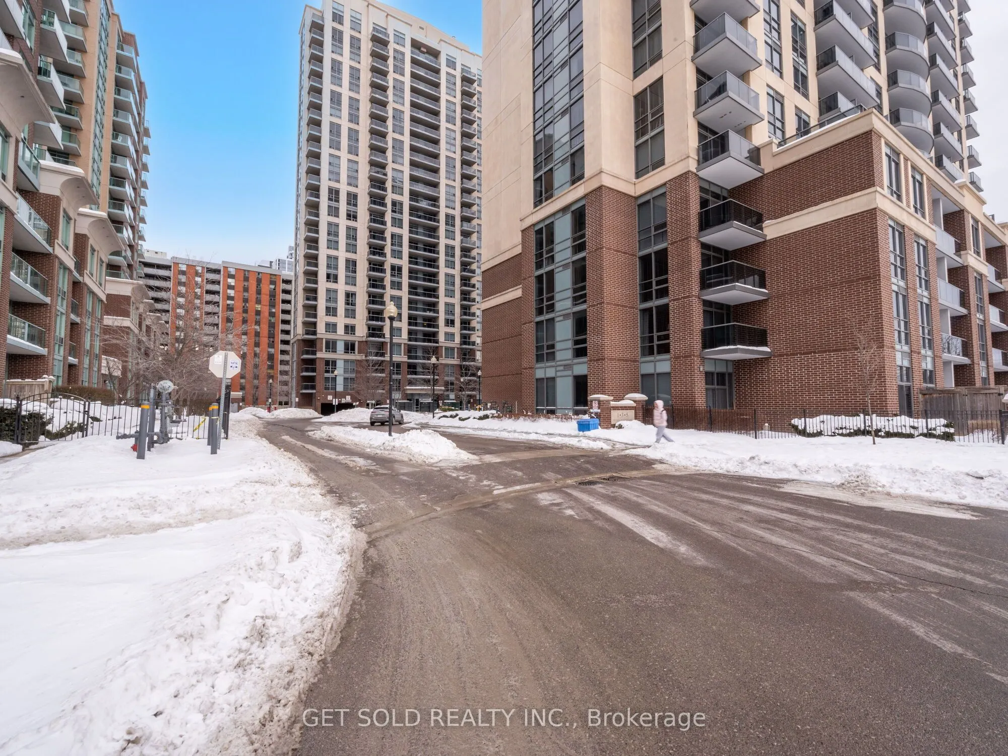 5 Michael Power Place, #906