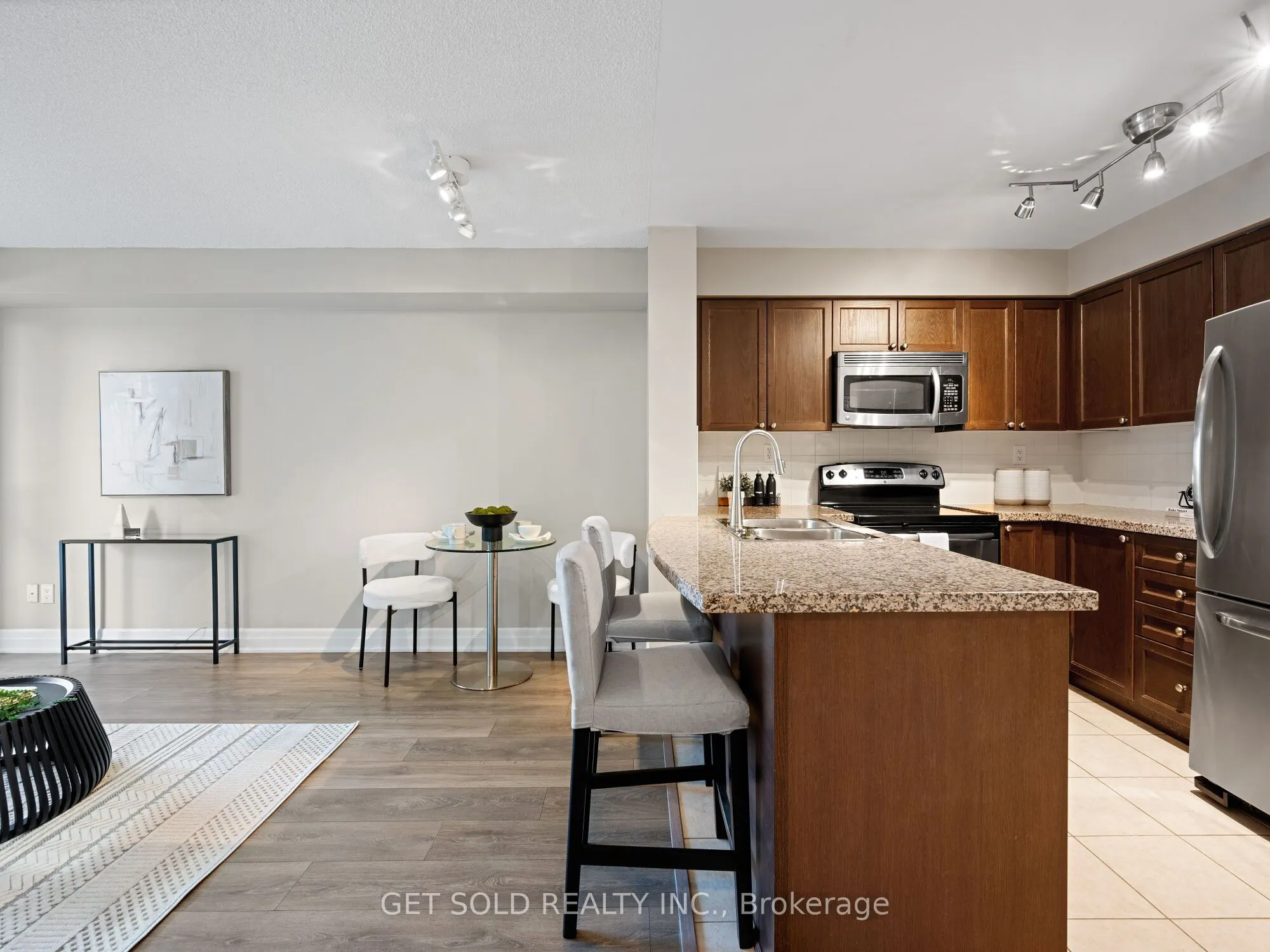 5 Michael Power Place, #906