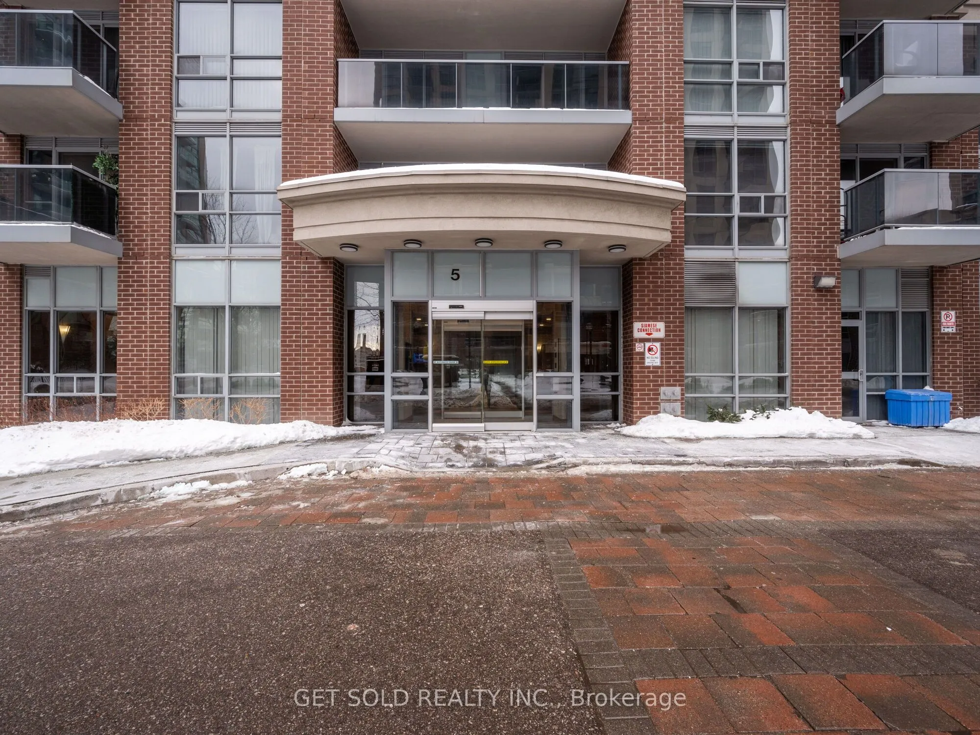 5 Michael Power Place, #906
