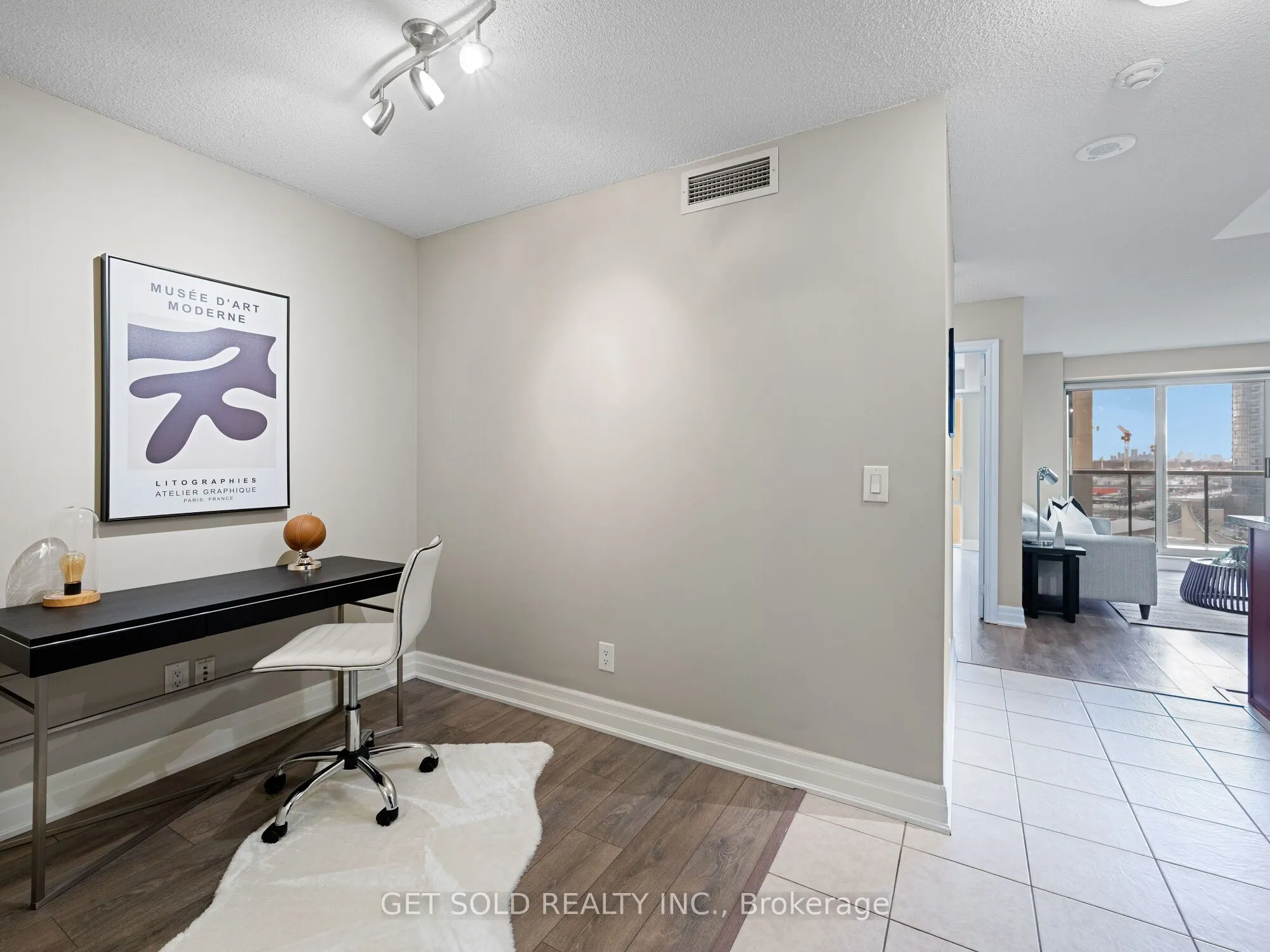 5 Michael Power Place, #906
