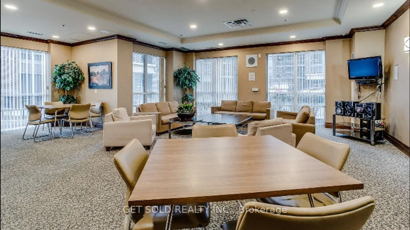 5 Michael Power Place, #906