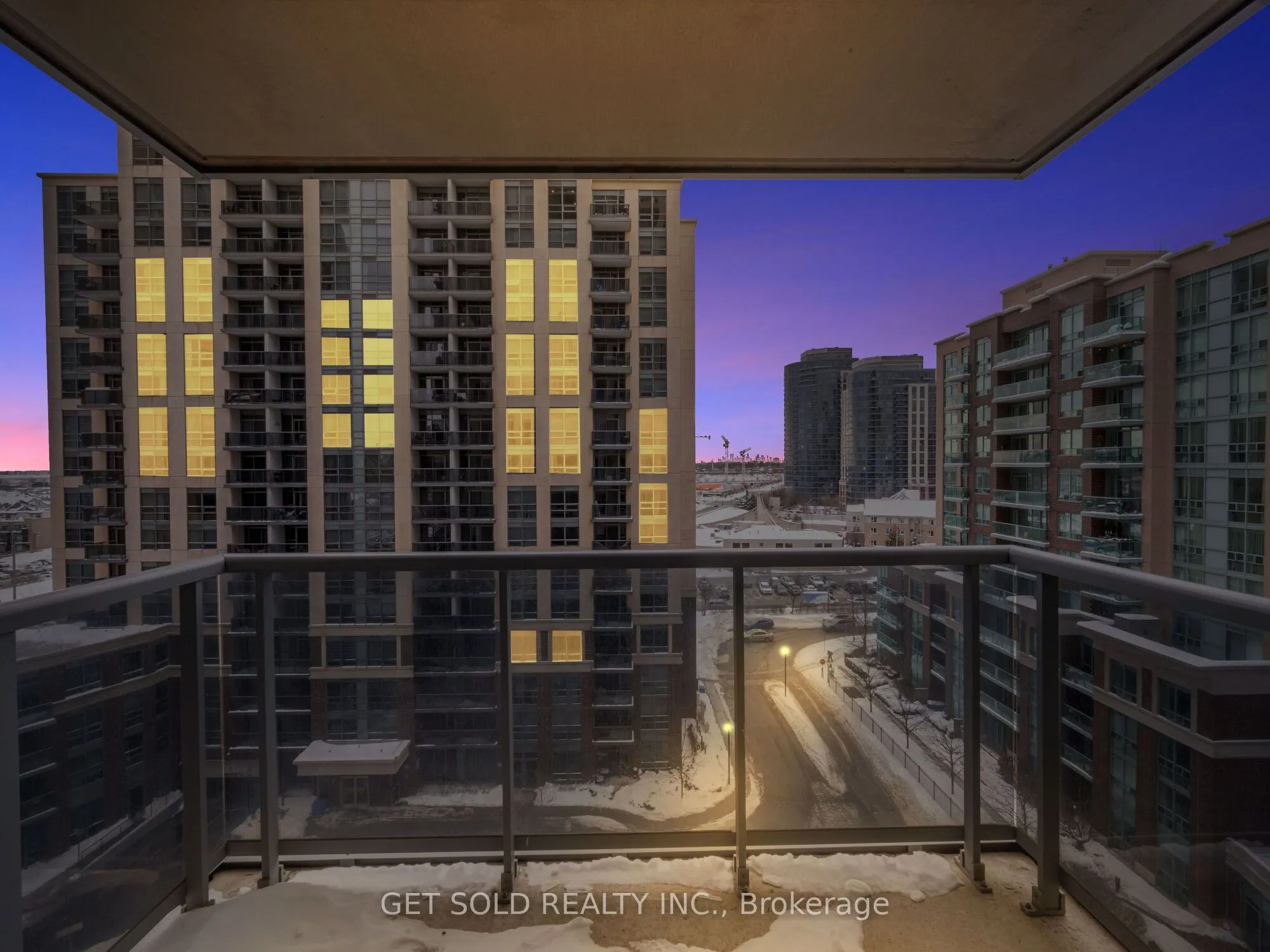 5 Michael Power Place, #906
