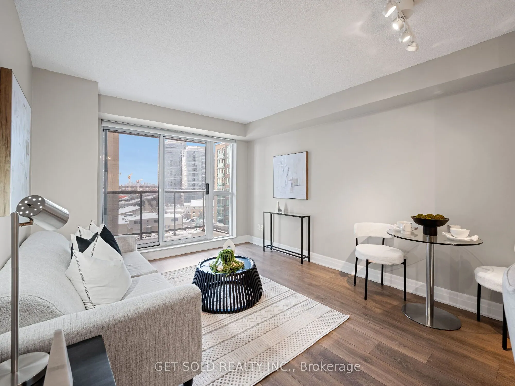 5 Michael Power Place, #906