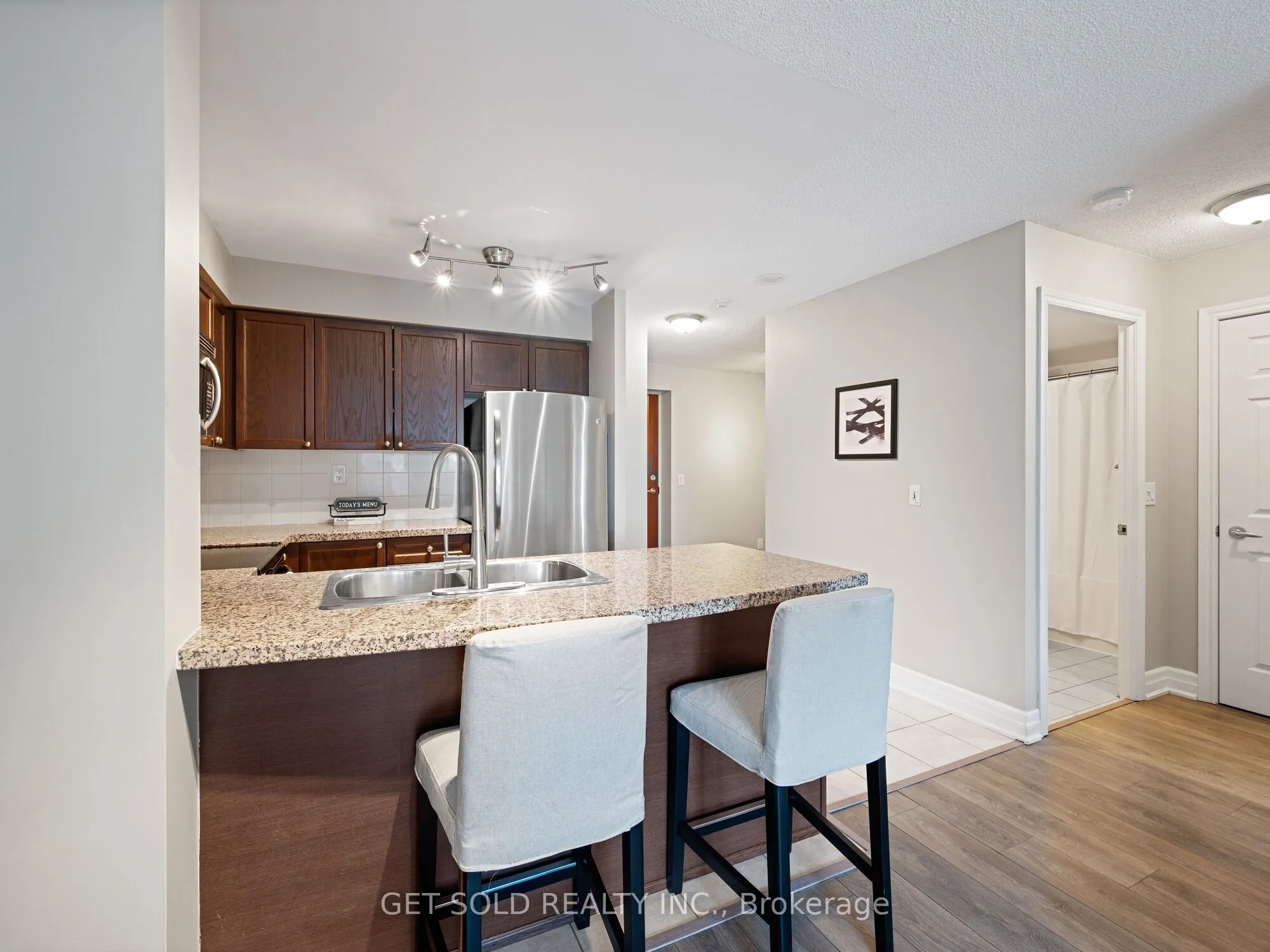 5 Michael Power Place, #906