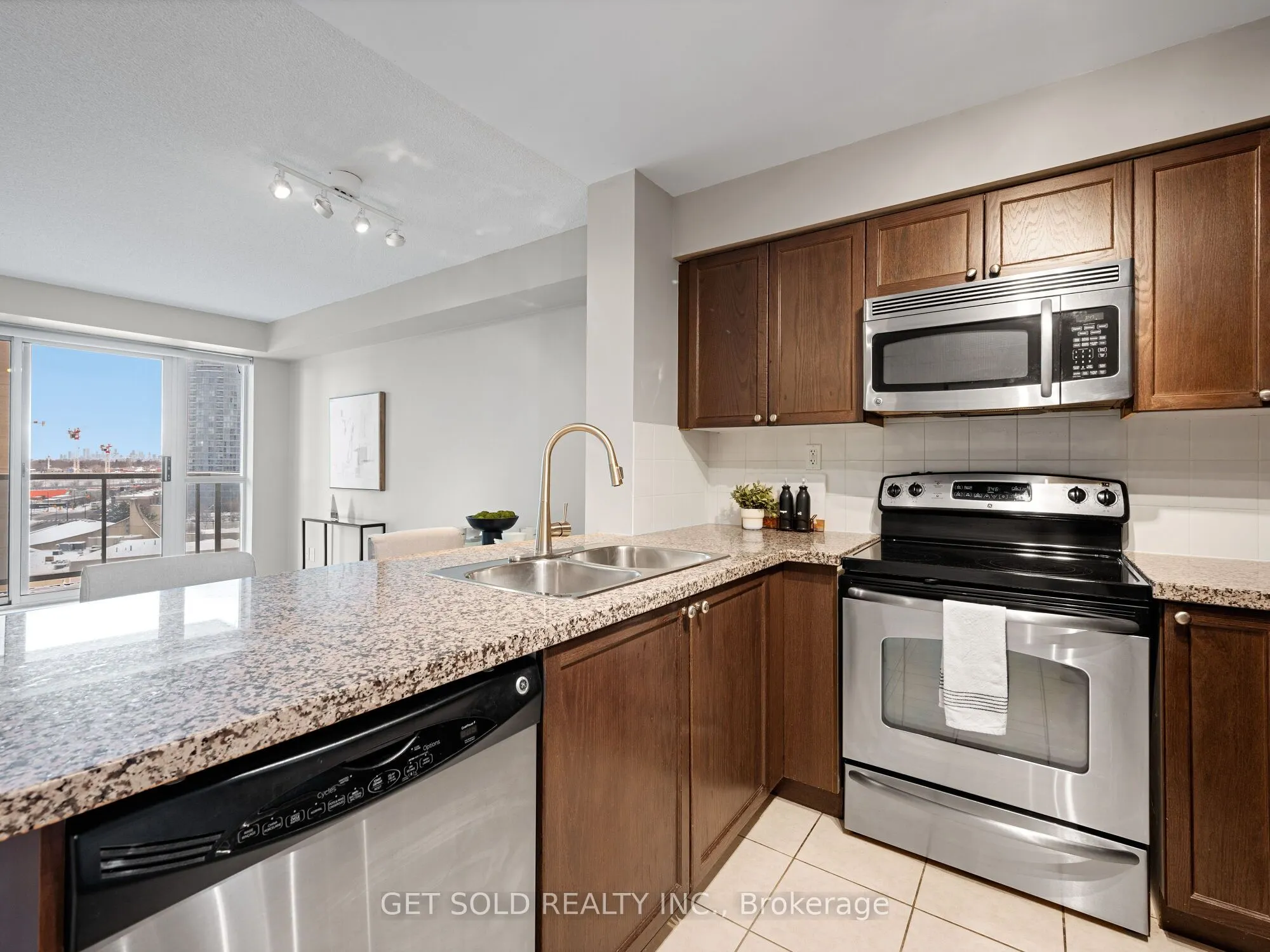 5 Michael Power Place, #906