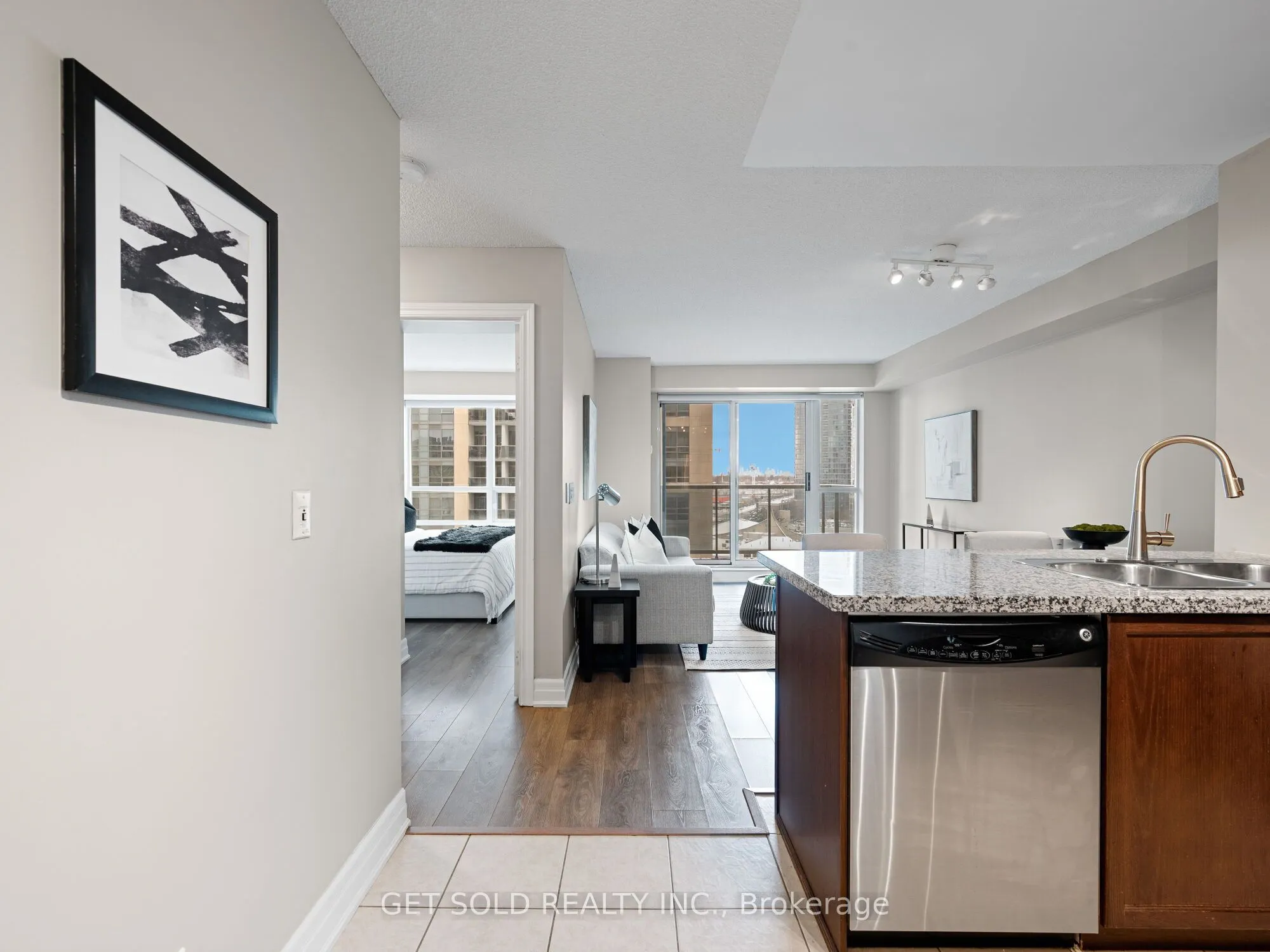 5 Michael Power Place, #906