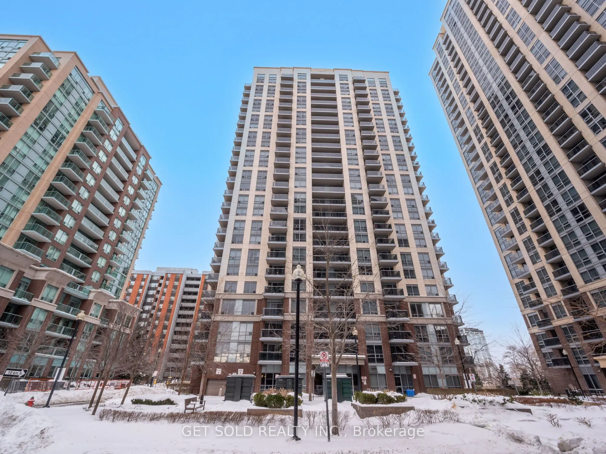 5 Michael Power Place, #906