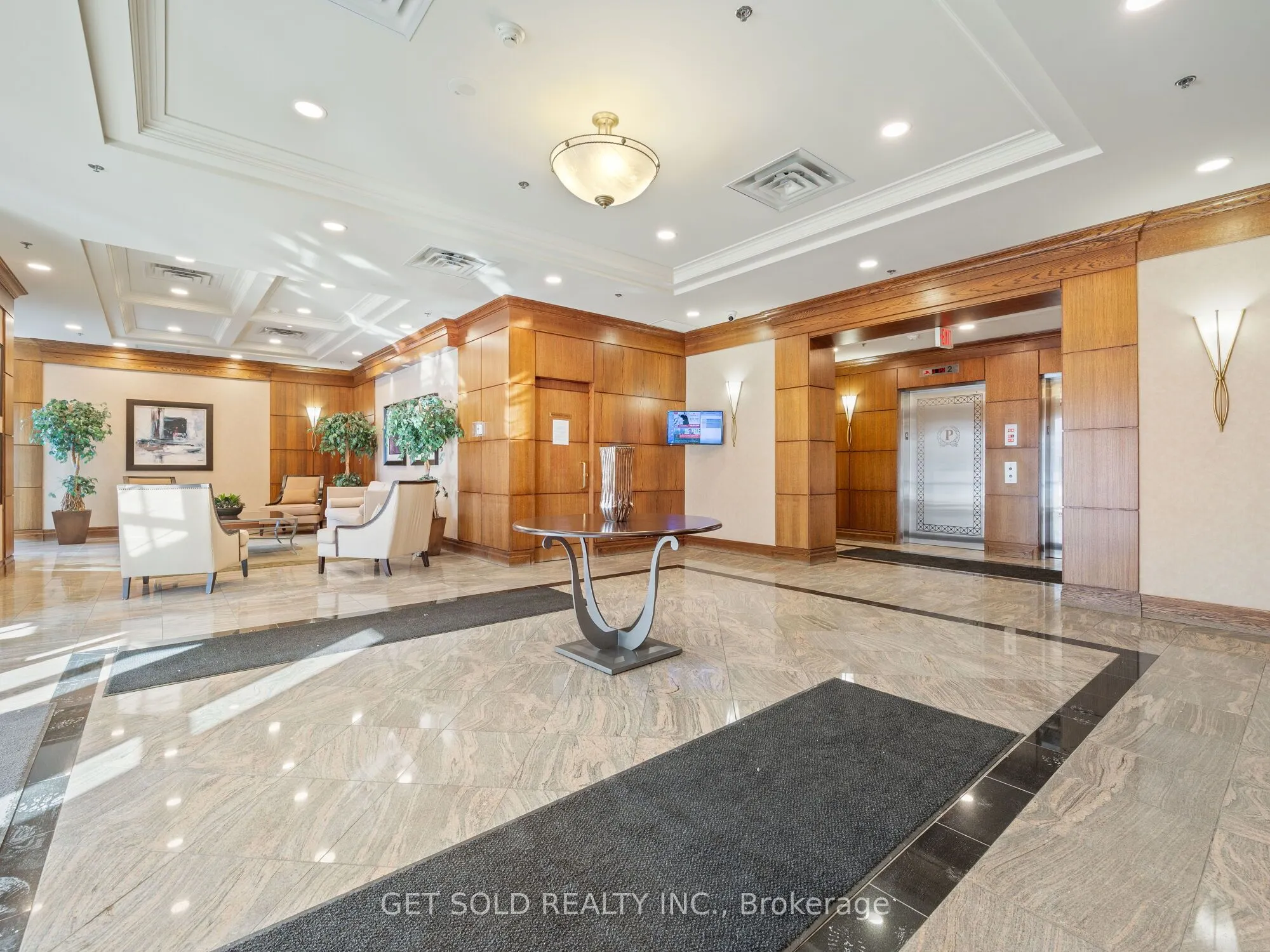 5 Michael Power Place, #906