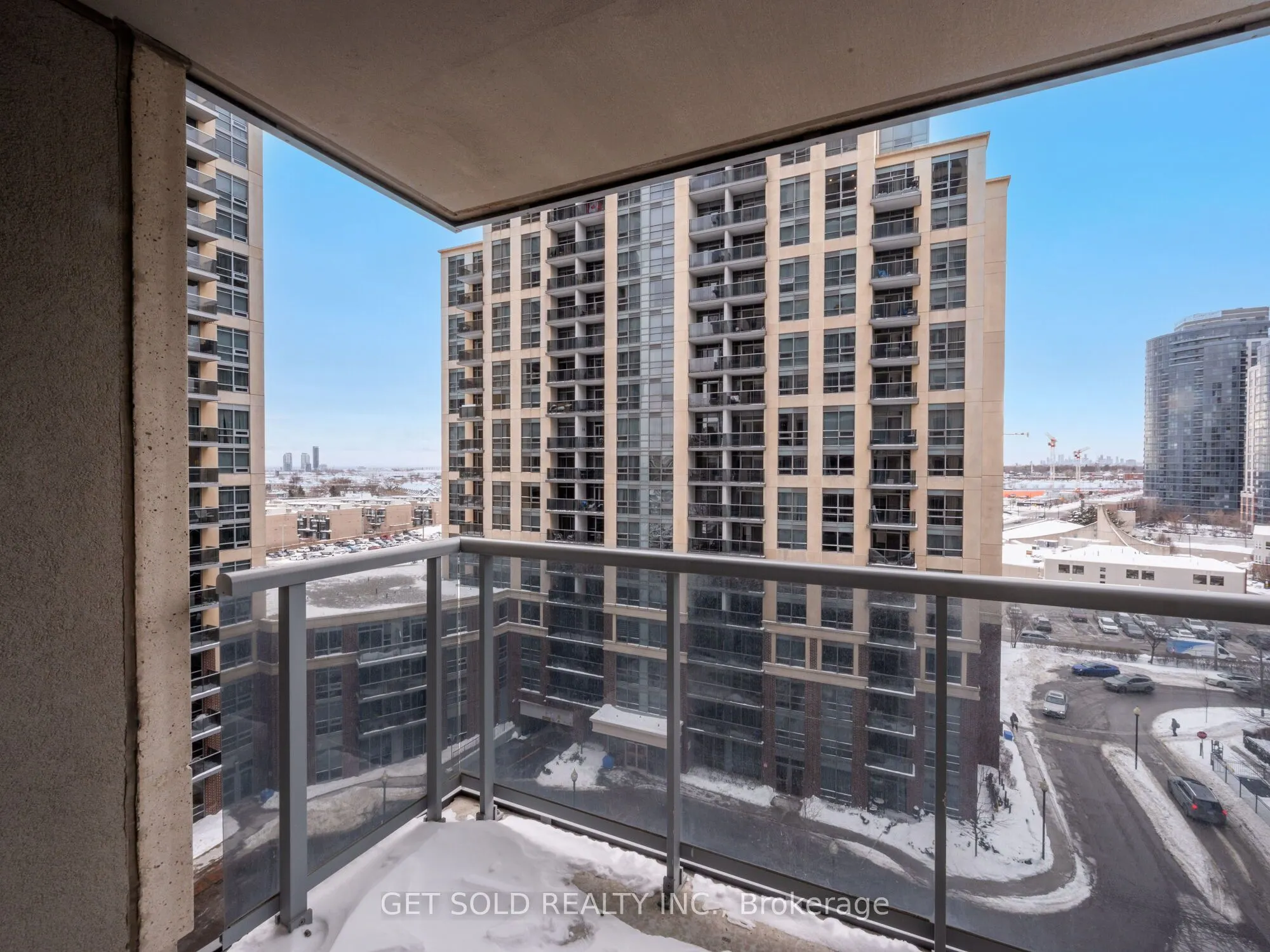 5 Michael Power Place, #906