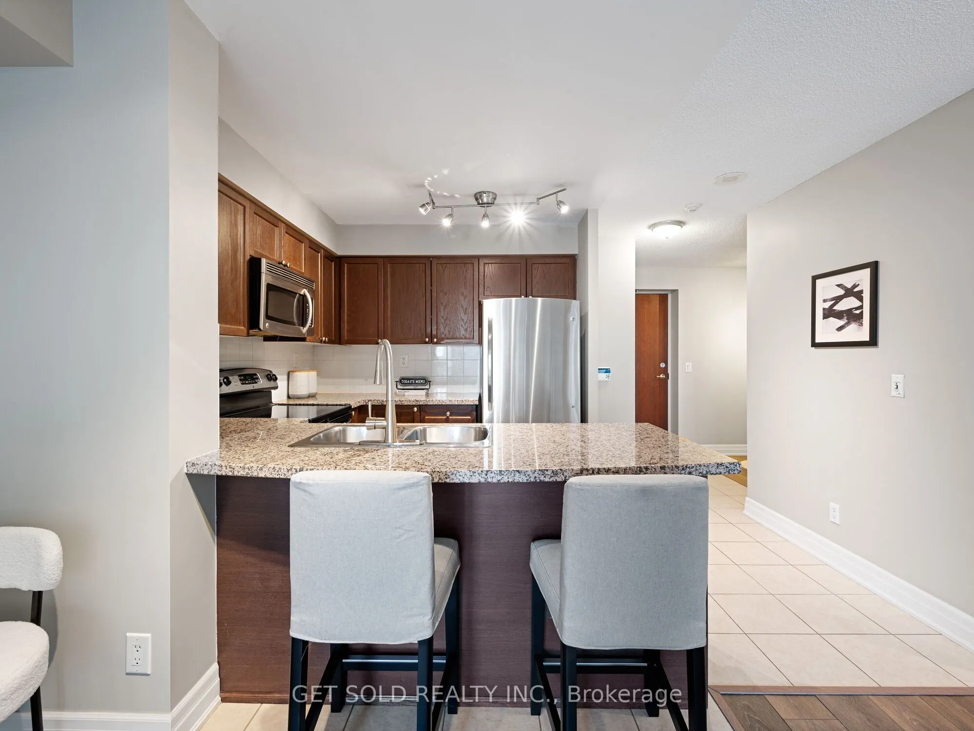 5 Michael Power Place, #906