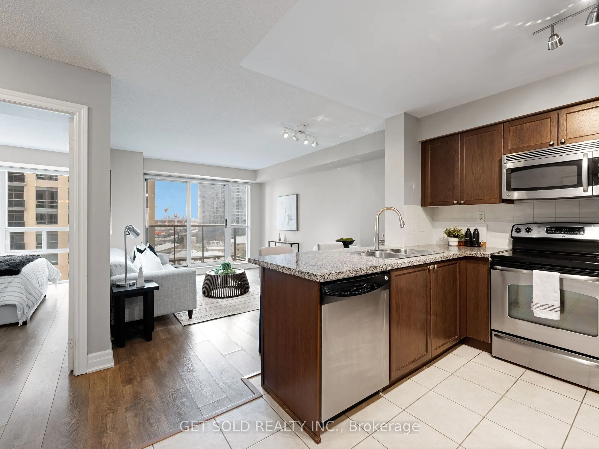 5 Michael Power Place, #906