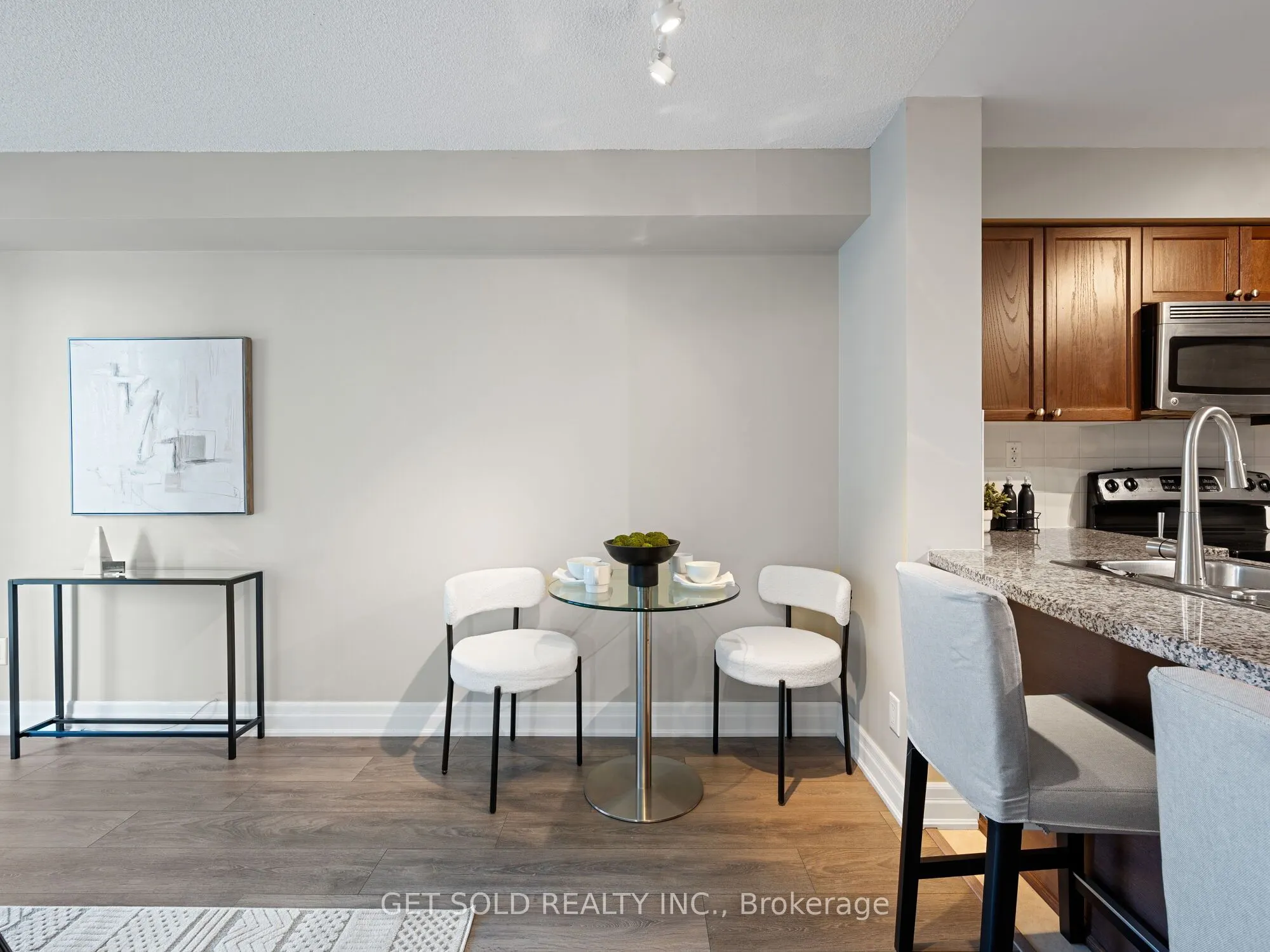 5 Michael Power Place, #906