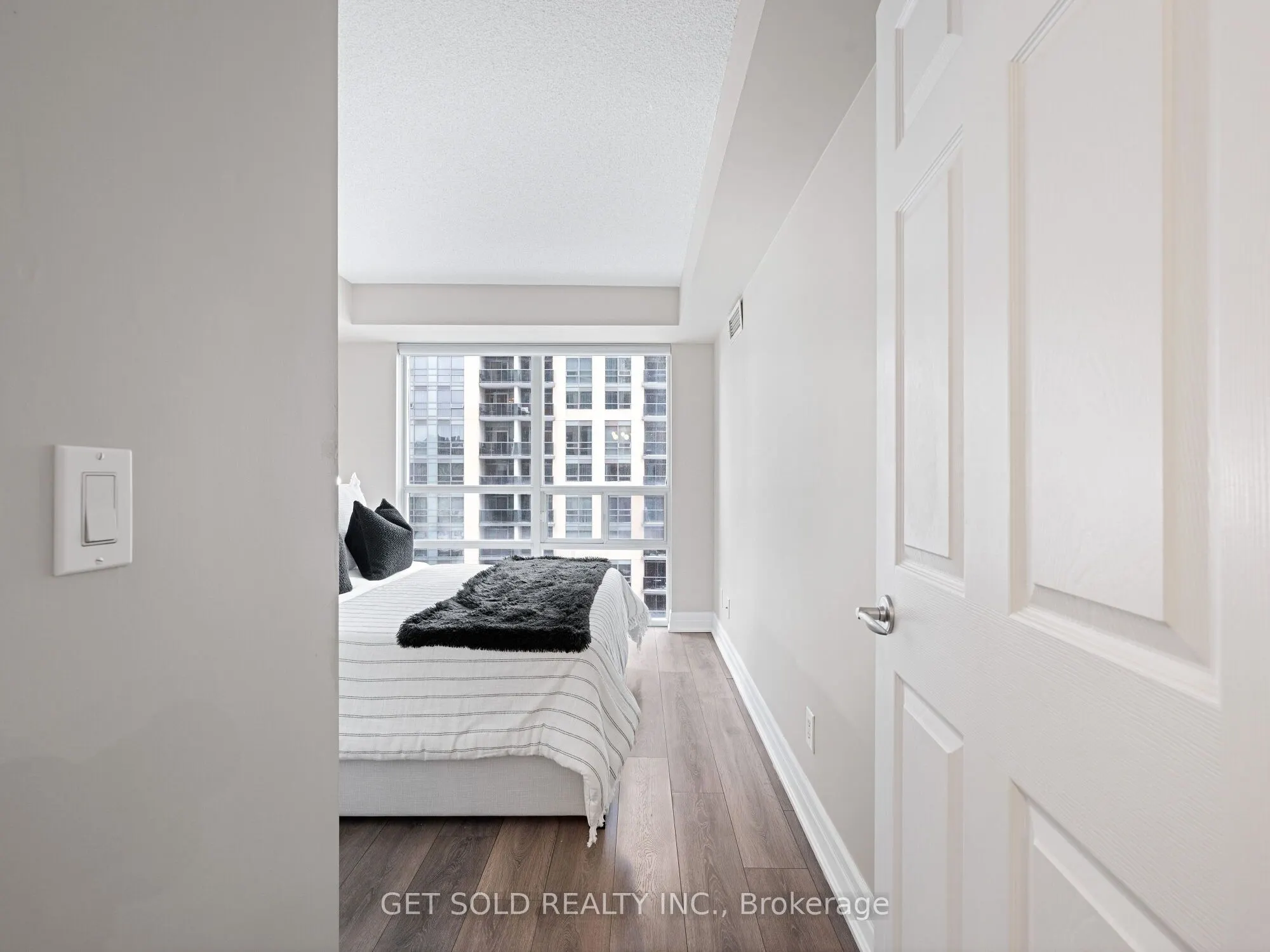 5 Michael Power Place, #906