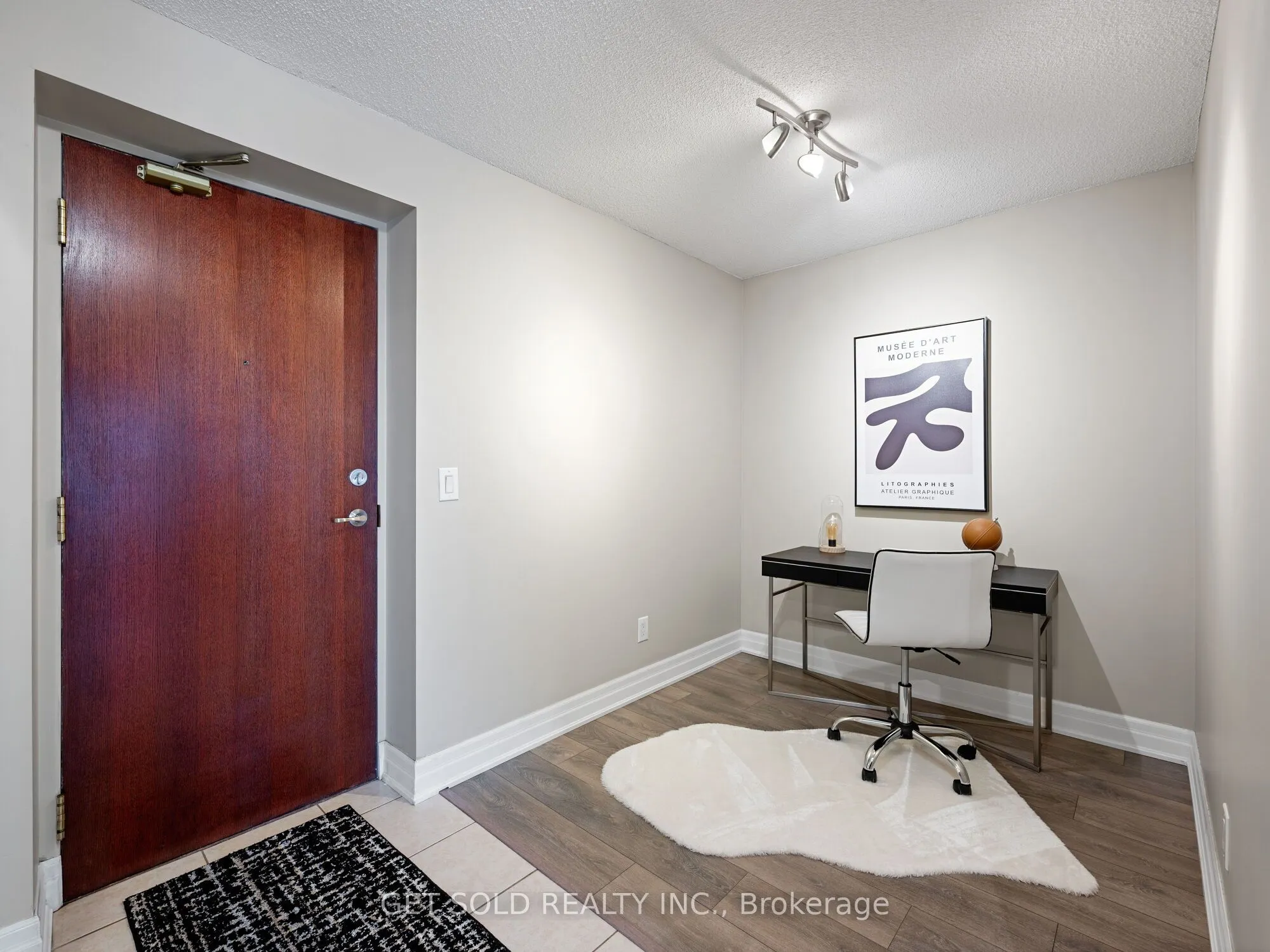5 Michael Power Place, #906
