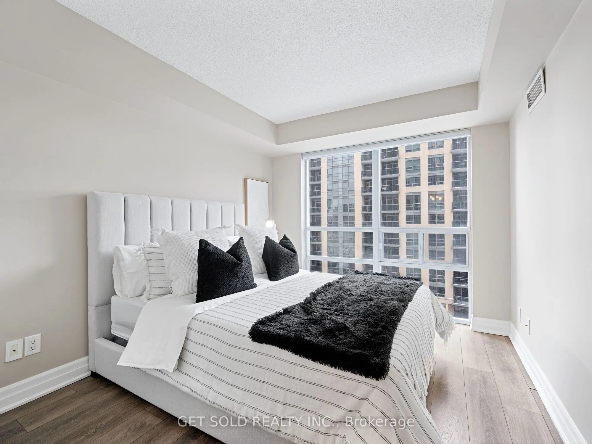 5 Michael Power Place, #906