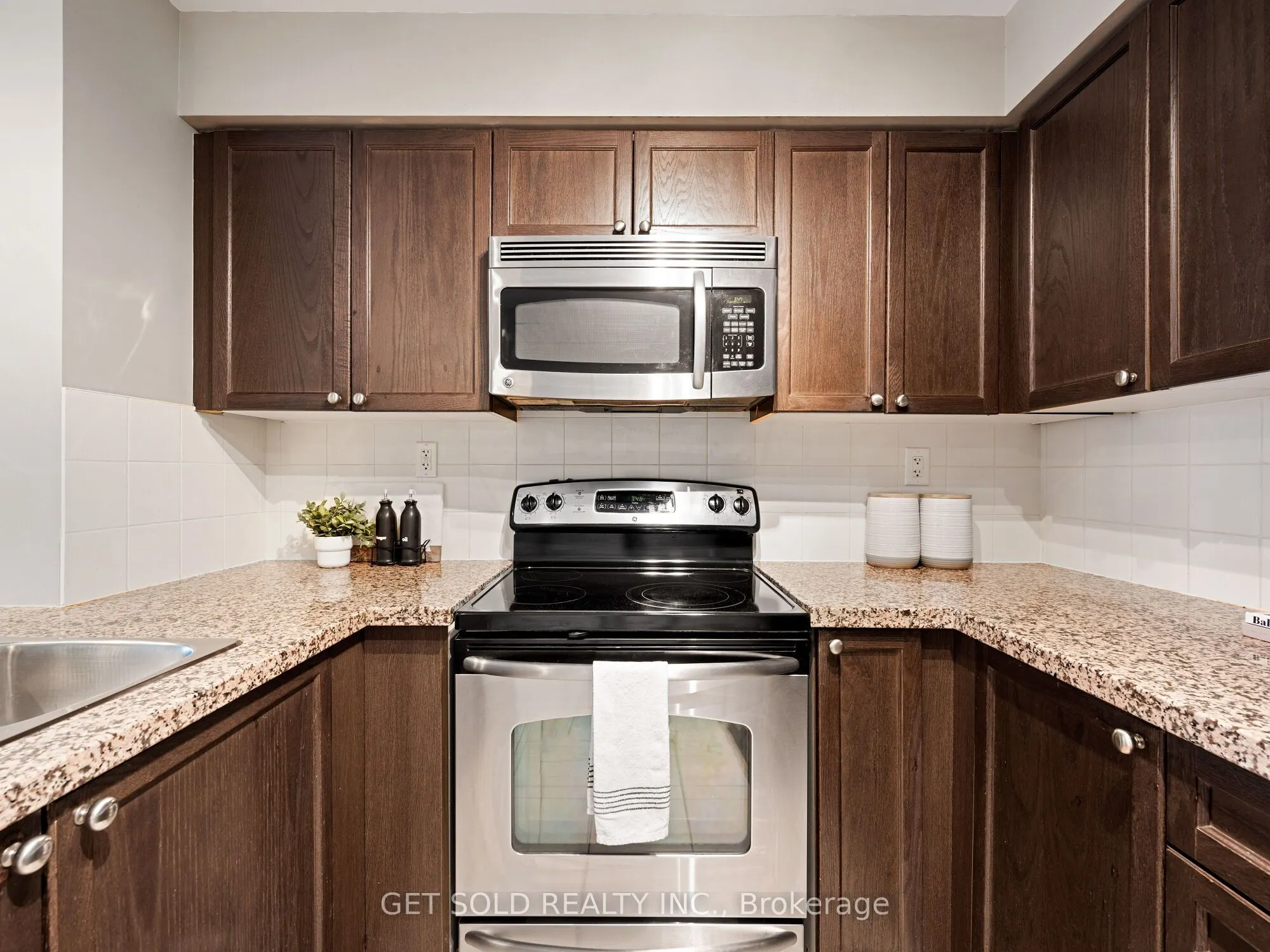 5 Michael Power Place, #906