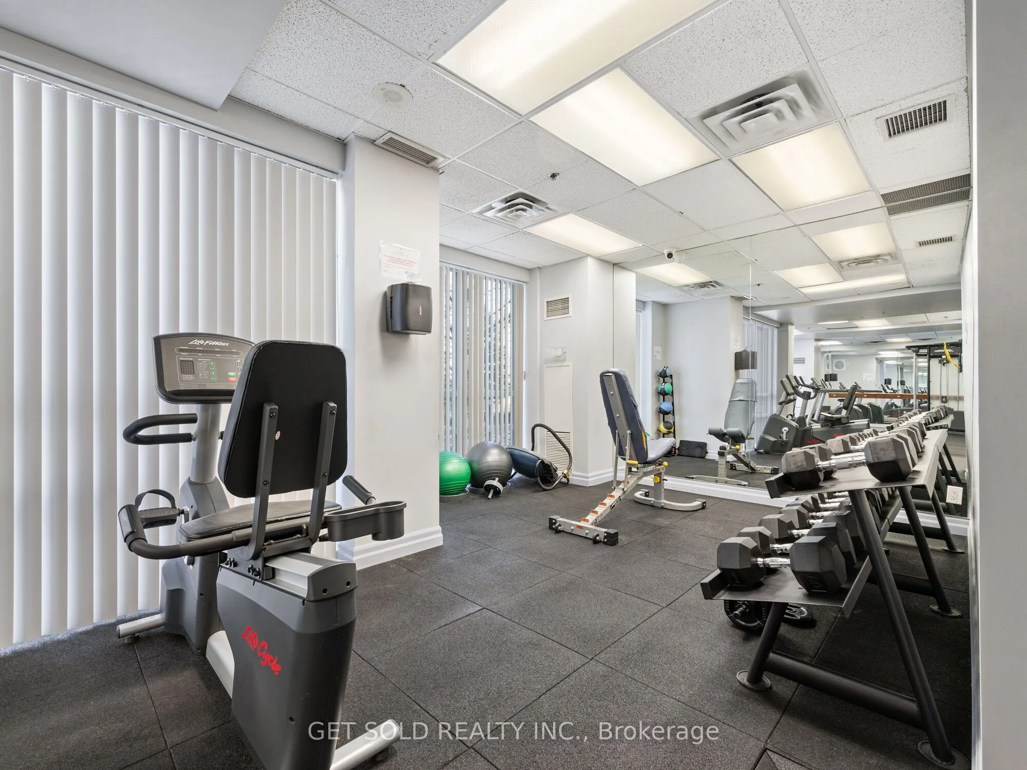 5 Michael Power Place, #906