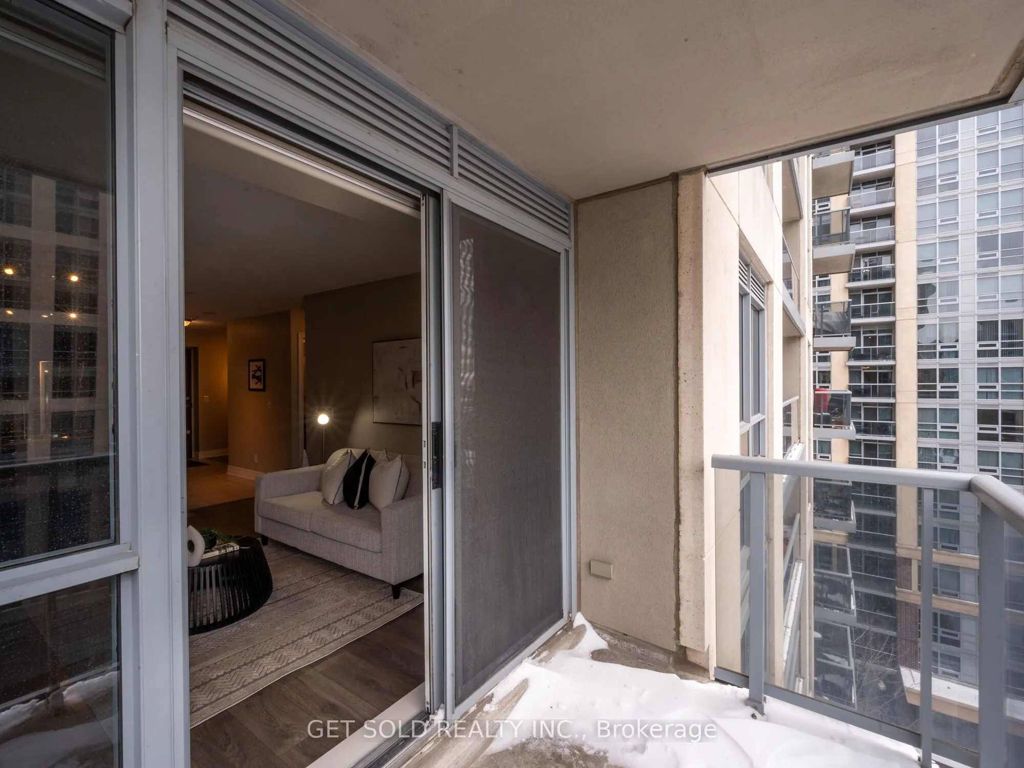 5 Michael Power Place, #906