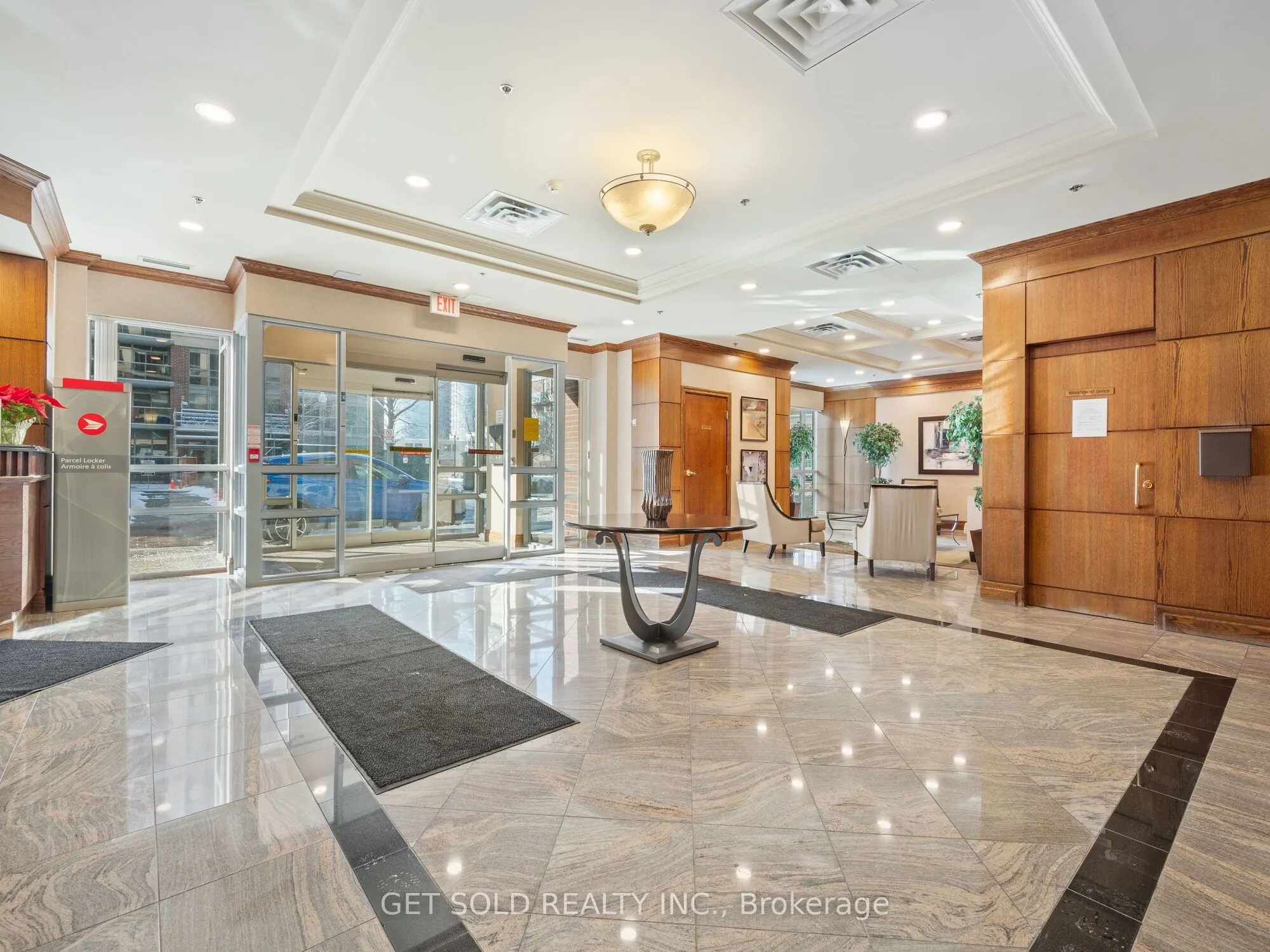 5 Michael Power Place, #906