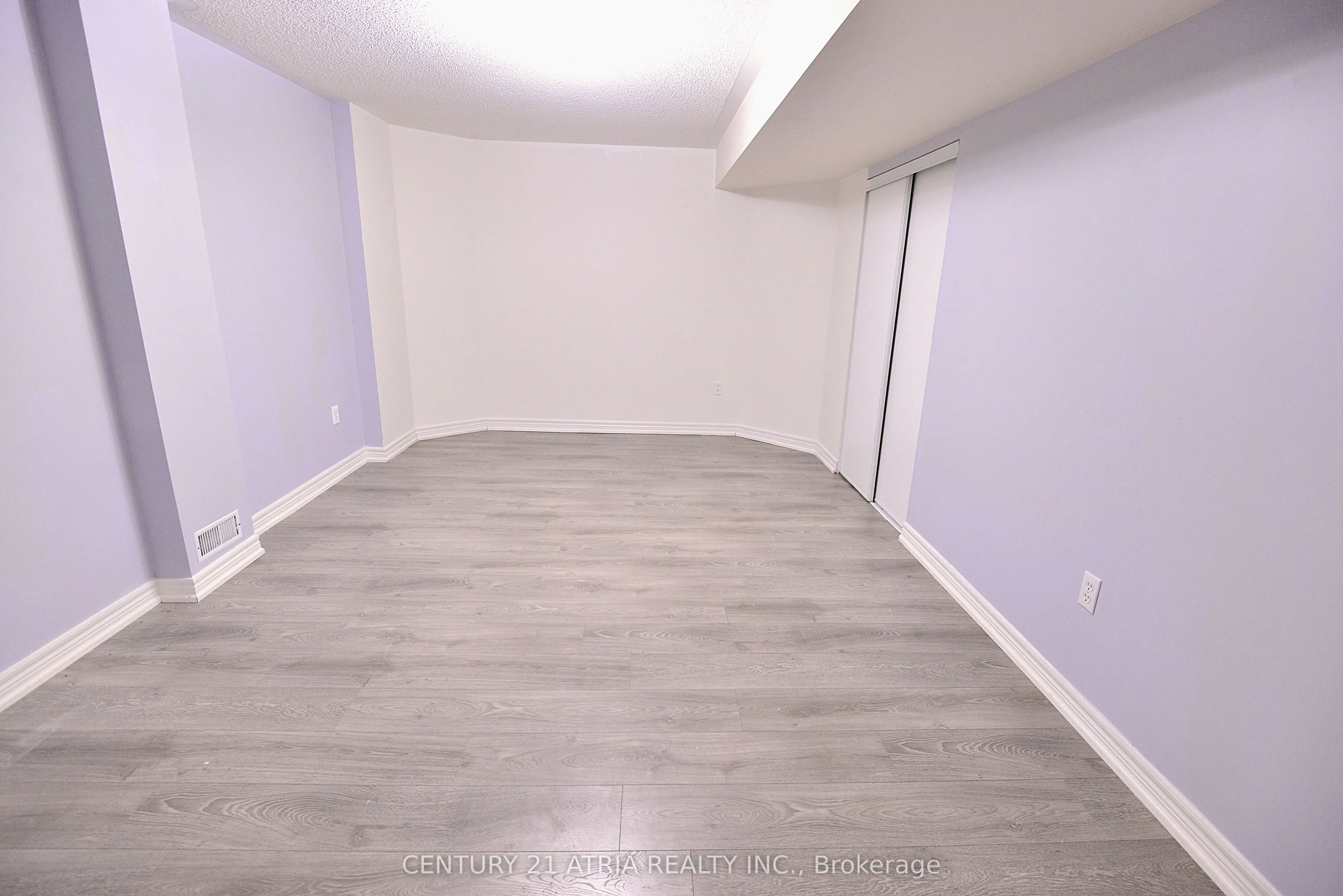 1093 Lamplight Way